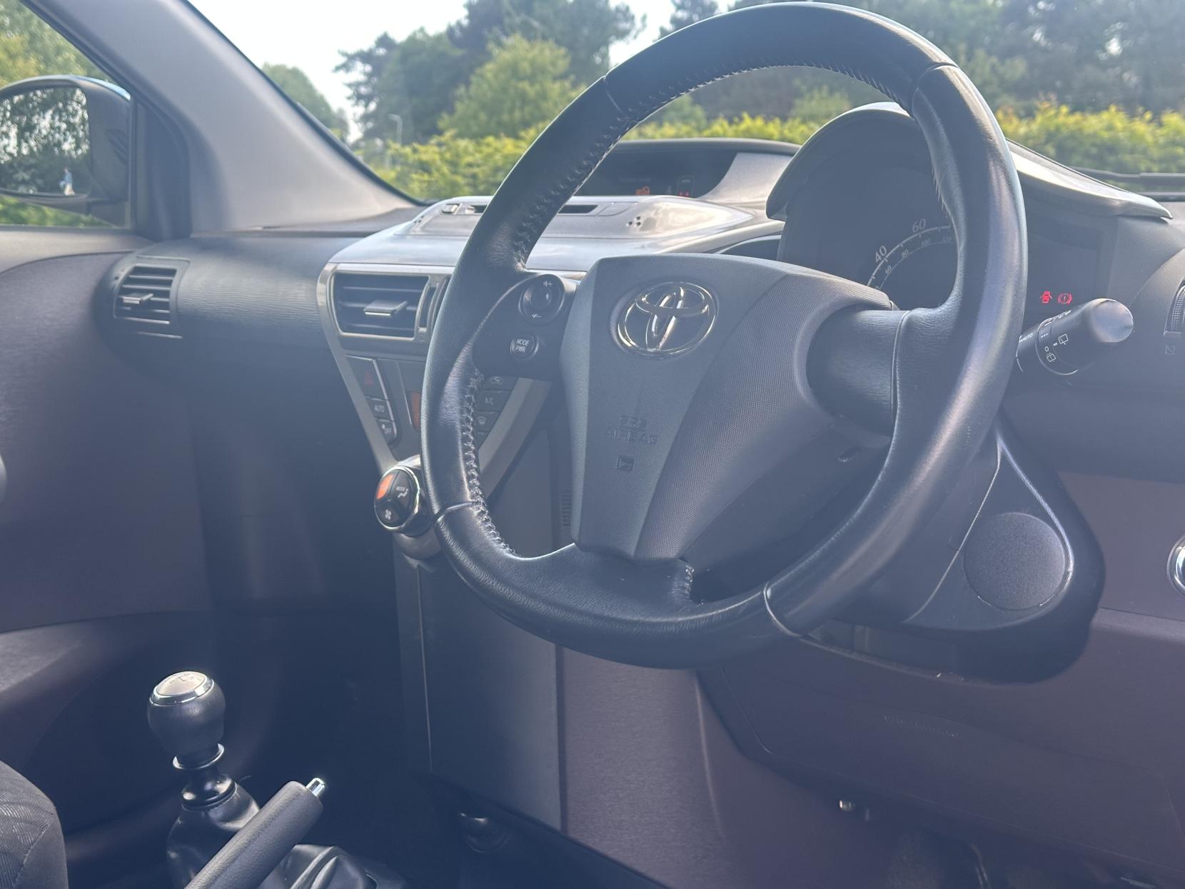 Toyota iQ 1.0 VVT-i 2 Hatchback 3dr Petrol Manual Euro 4 (68 bhp)