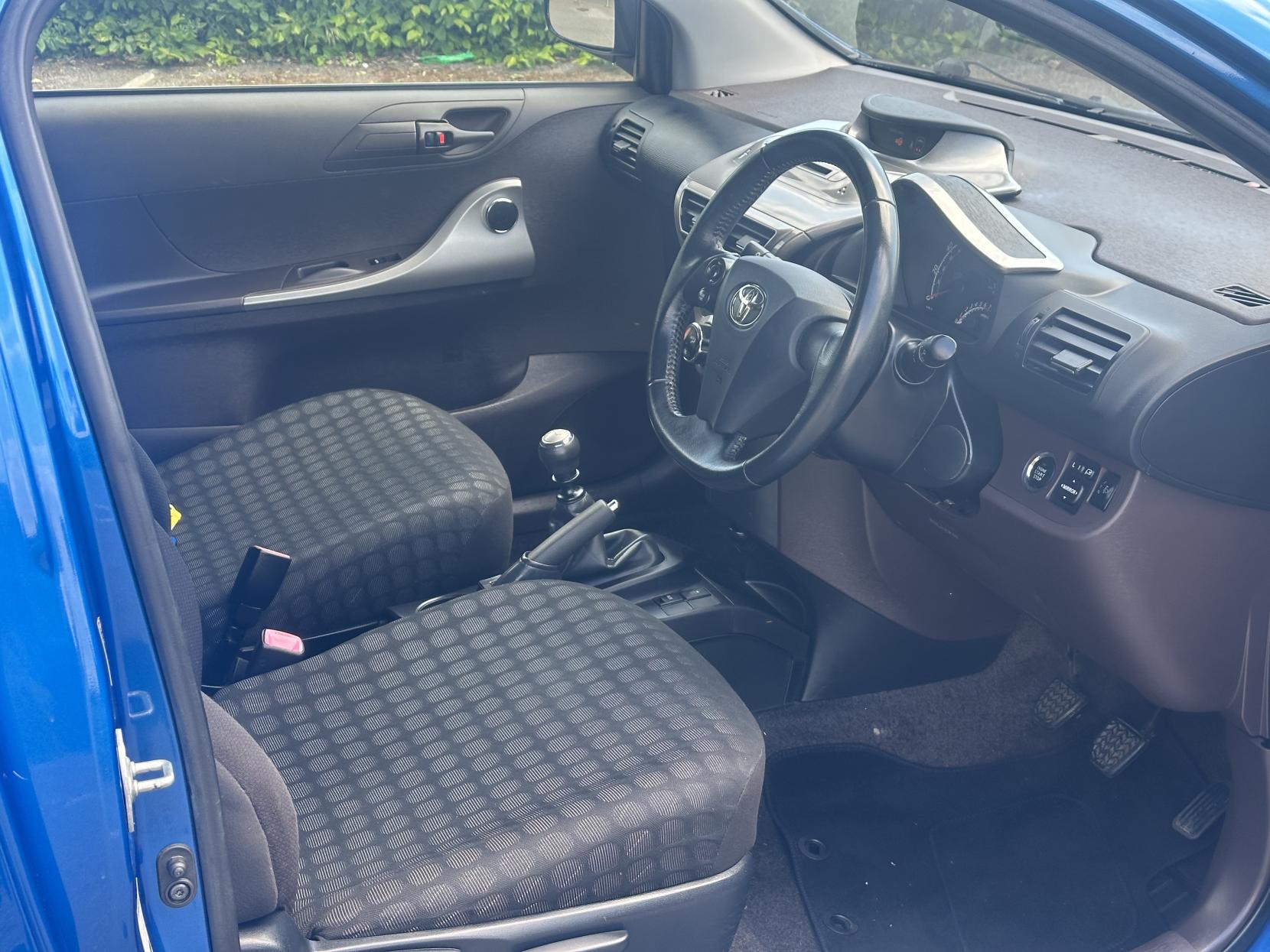 Toyota iQ 1.0 VVT-i 2 Hatchback 3dr Petrol Manual Euro 4 (68 bhp)
