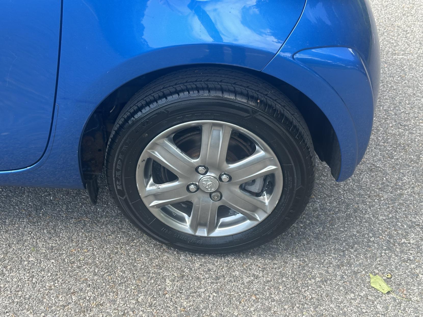Toyota iQ 1.0 VVT-i 2 Hatchback 3dr Petrol Manual Euro 4 (68 bhp)