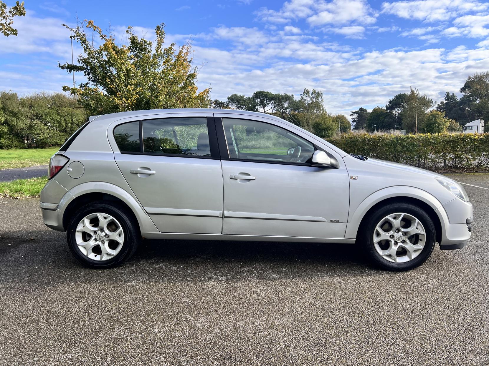 Vauxhall Astra 1.6i 16v SXi Hatchback 5dr Petrol Manual (158 g/km, 103 bhp)