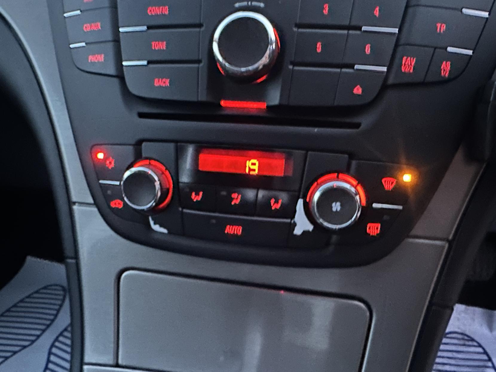 Vauxhall Insignia 1.8 16V Exclusiv Hatchback 5dr Petrol Manual Euro 5 (140 ps)