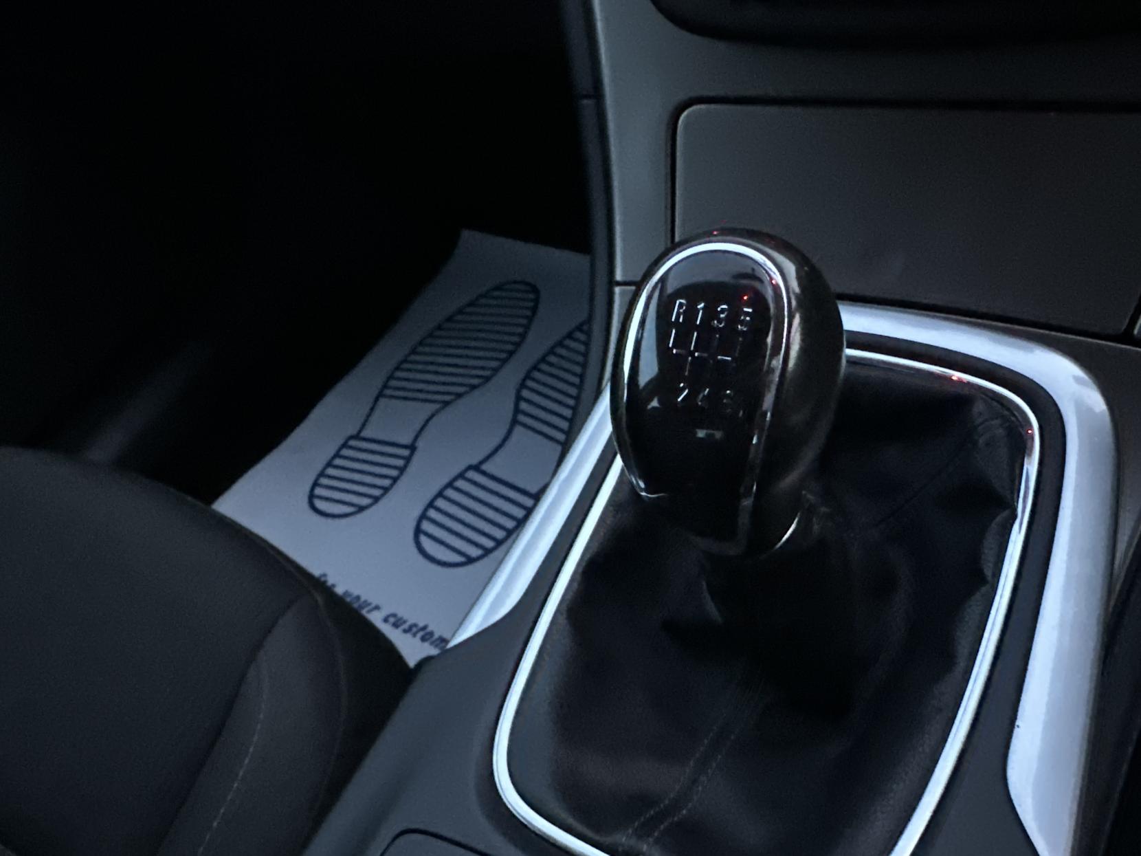 Vauxhall Insignia 1.8 16V Exclusiv Hatchback 5dr Petrol Manual Euro 5 (140 ps)