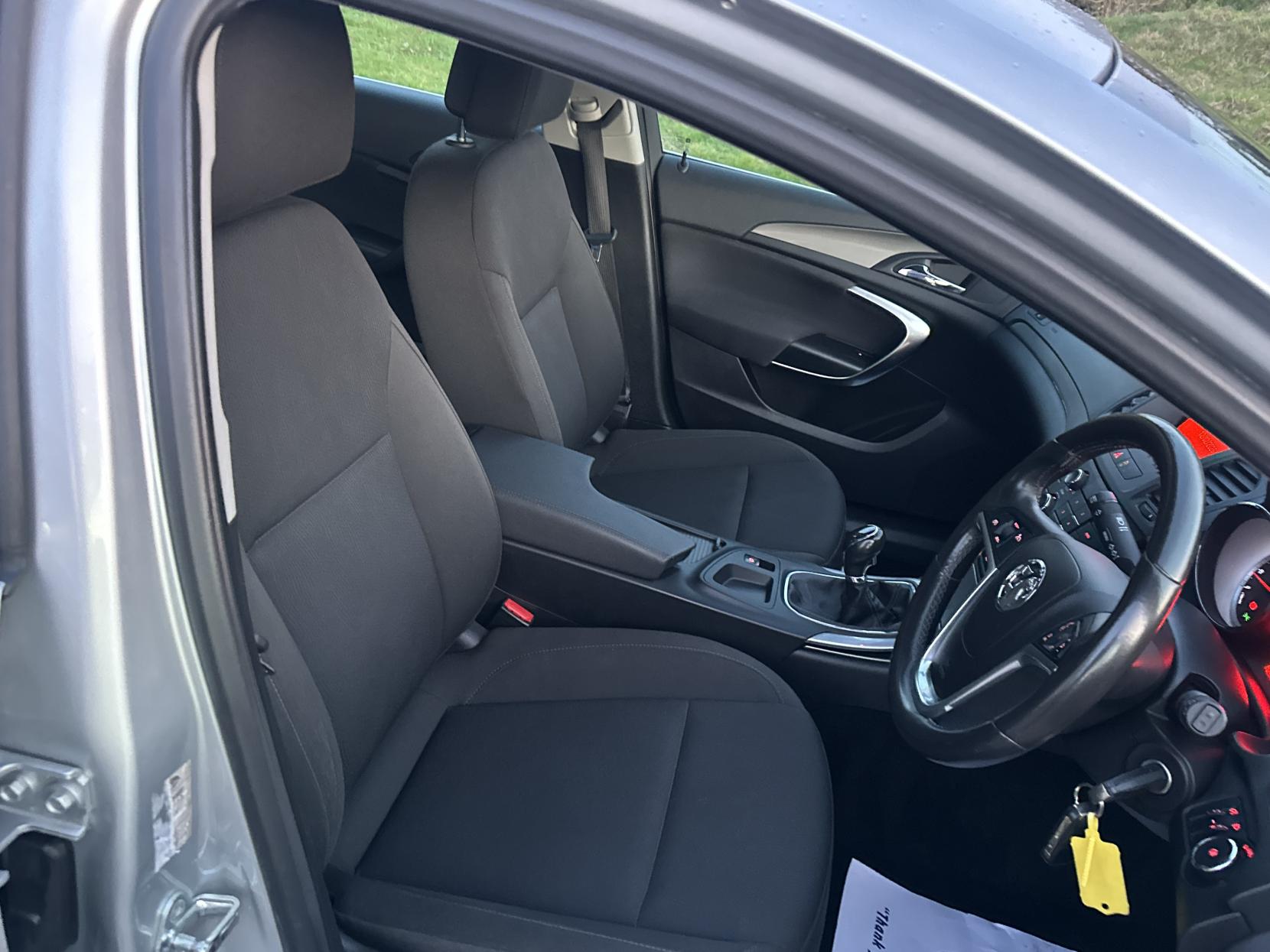 Vauxhall Insignia 1.8 16V Exclusiv Hatchback 5dr Petrol Manual Euro 5 (140 ps)