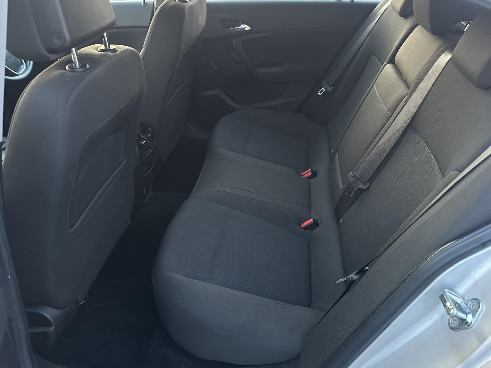 Vauxhall Insignia 1.8 16V Exclusiv Hatchback 5dr Petrol Manual Euro 5 (140 ps)