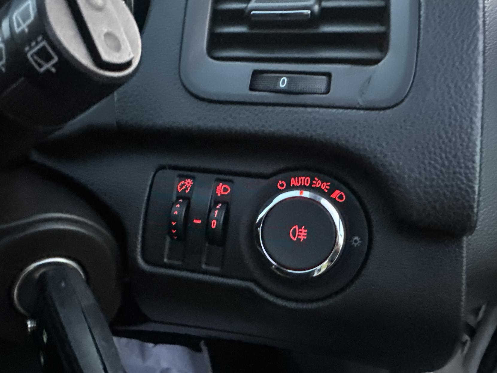 Vauxhall Insignia 1.8 16V Exclusiv Hatchback 5dr Petrol Manual Euro 5 (140 ps)