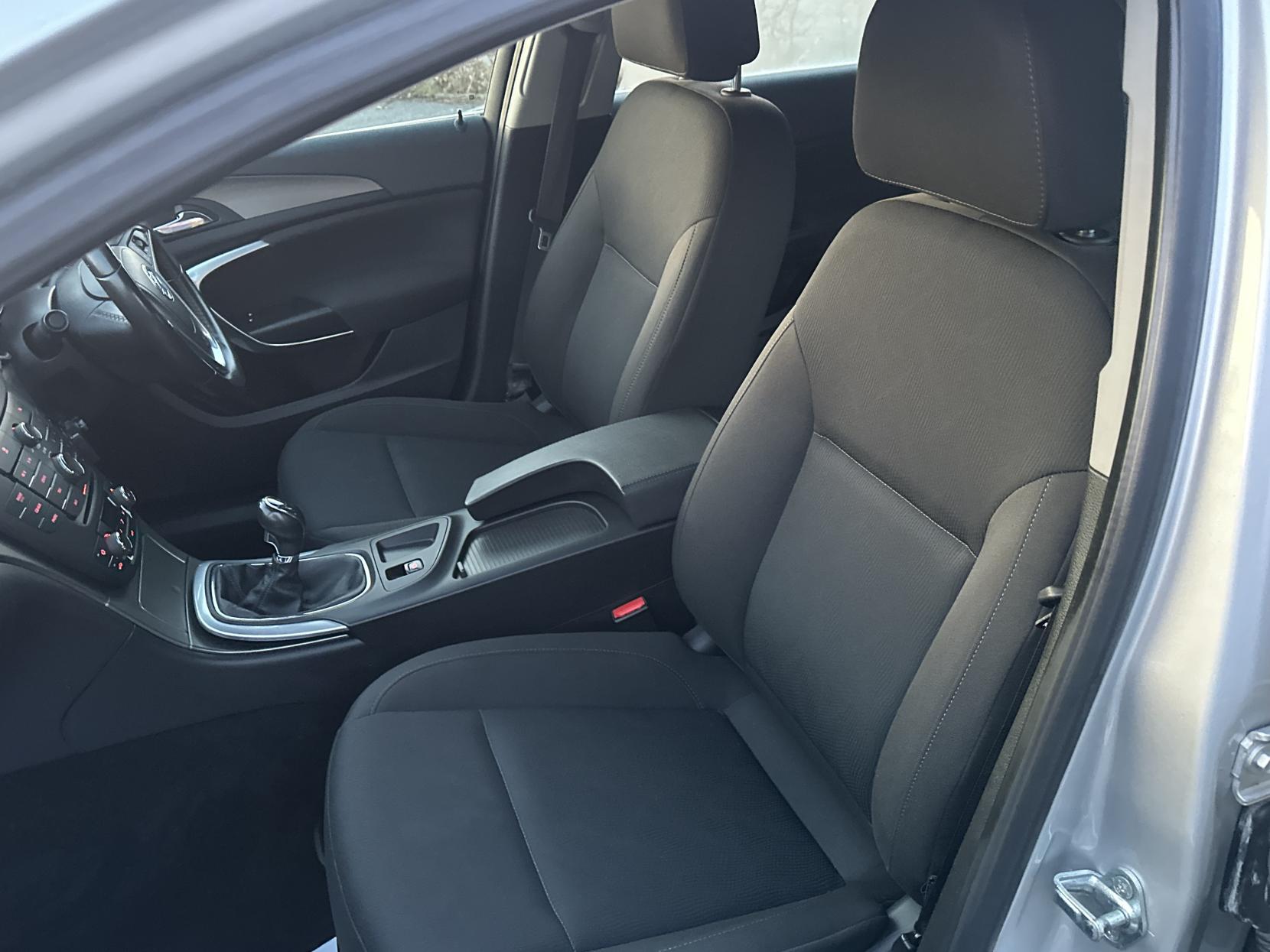 Vauxhall Insignia 1.8 16V Exclusiv Hatchback 5dr Petrol Manual Euro 5 (140 ps)