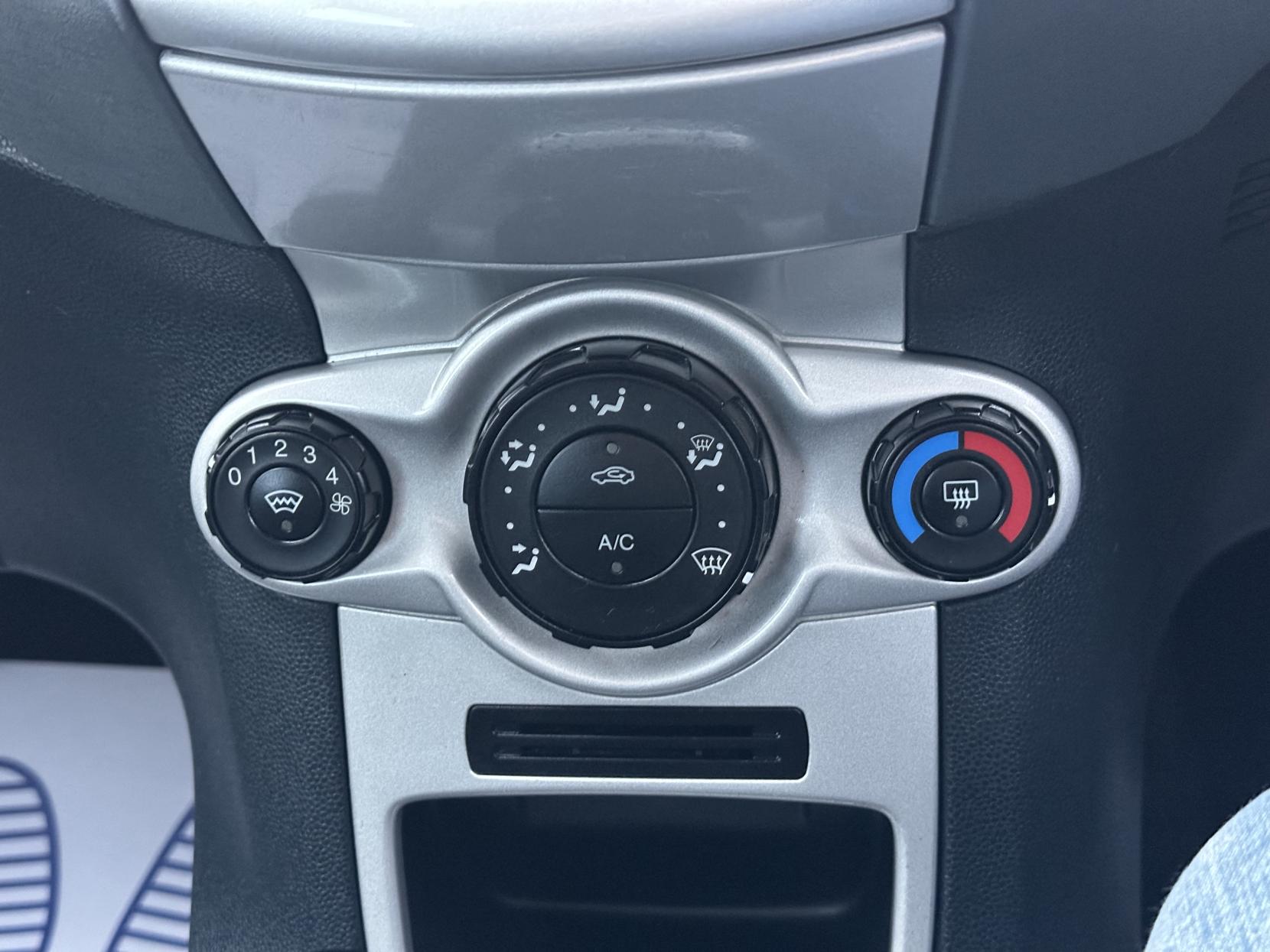 Ford Fiesta 1.4 Zetec Hatchback 5dr Petrol Manual (133 g/km, 94 bhp)