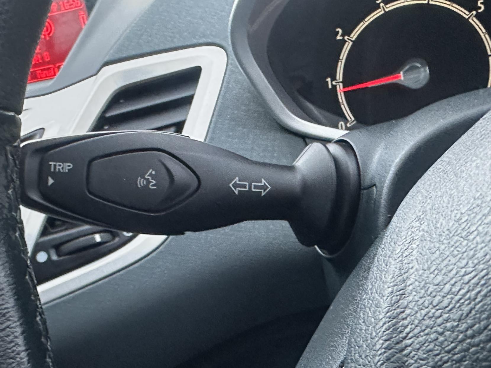 Ford Fiesta 1.4 Zetec Hatchback 5dr Petrol Manual (133 g/km, 94 bhp)