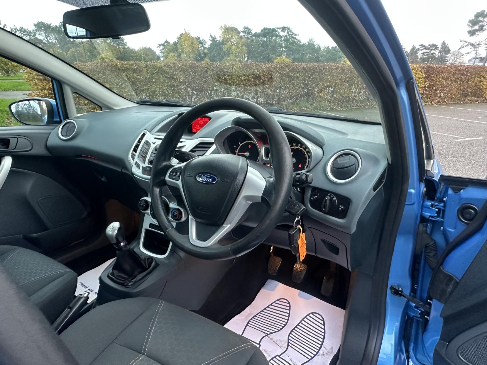 Ford Fiesta 1.4 Zetec Hatchback 5dr Petrol Manual (133 g/km, 94 bhp)