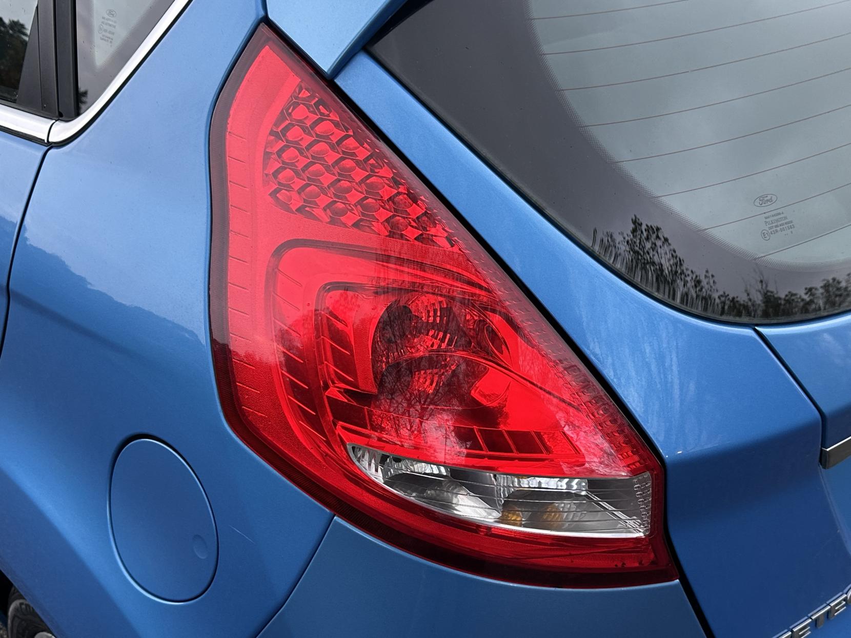 Ford Fiesta 1.4 Zetec Hatchback 5dr Petrol Manual (133 g/km, 94 bhp)