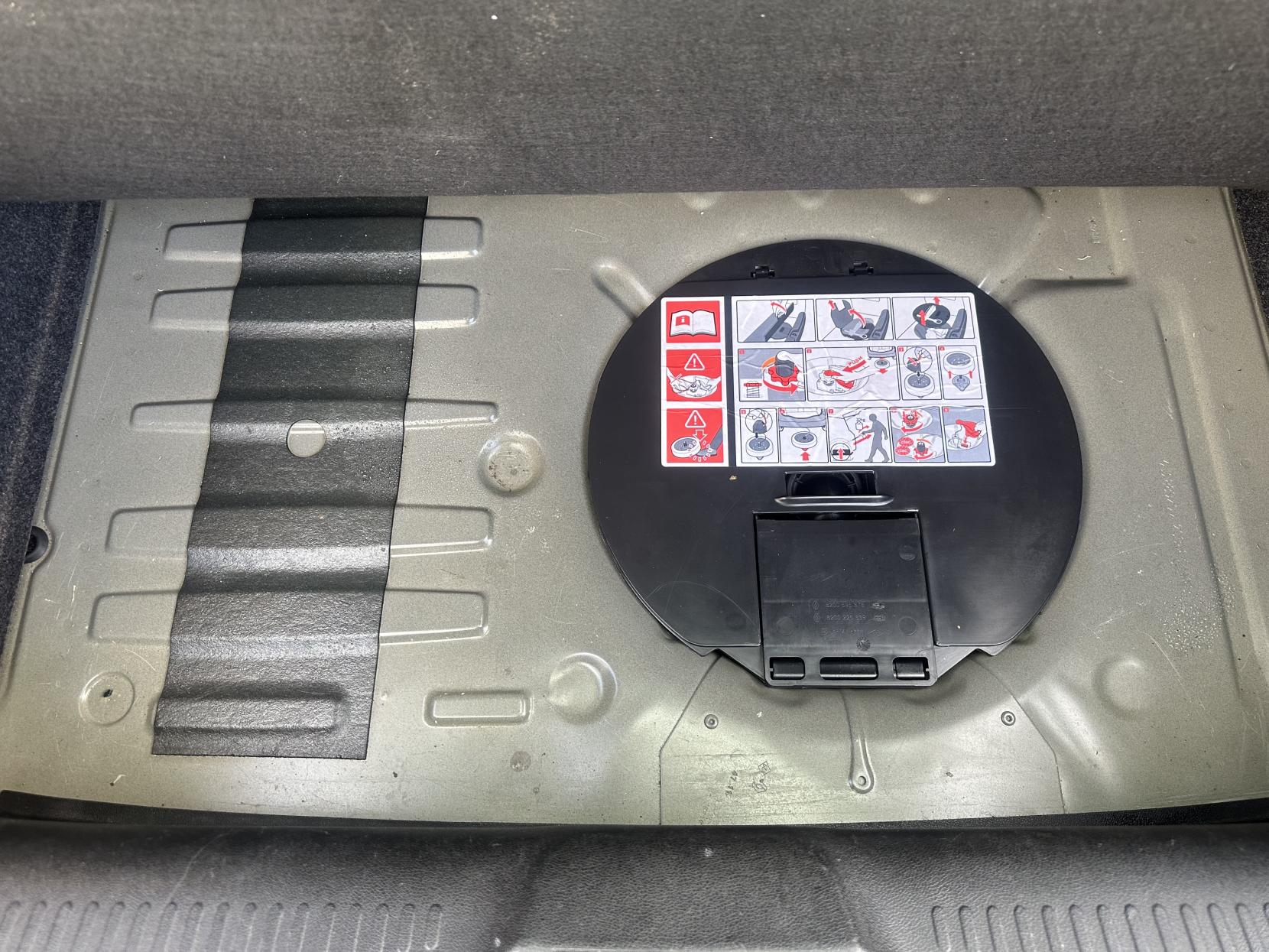 Renault Clio 1.2 Dynamique TomTom Hatchback 5dr Petrol Manual Euro 5 (75 ps)