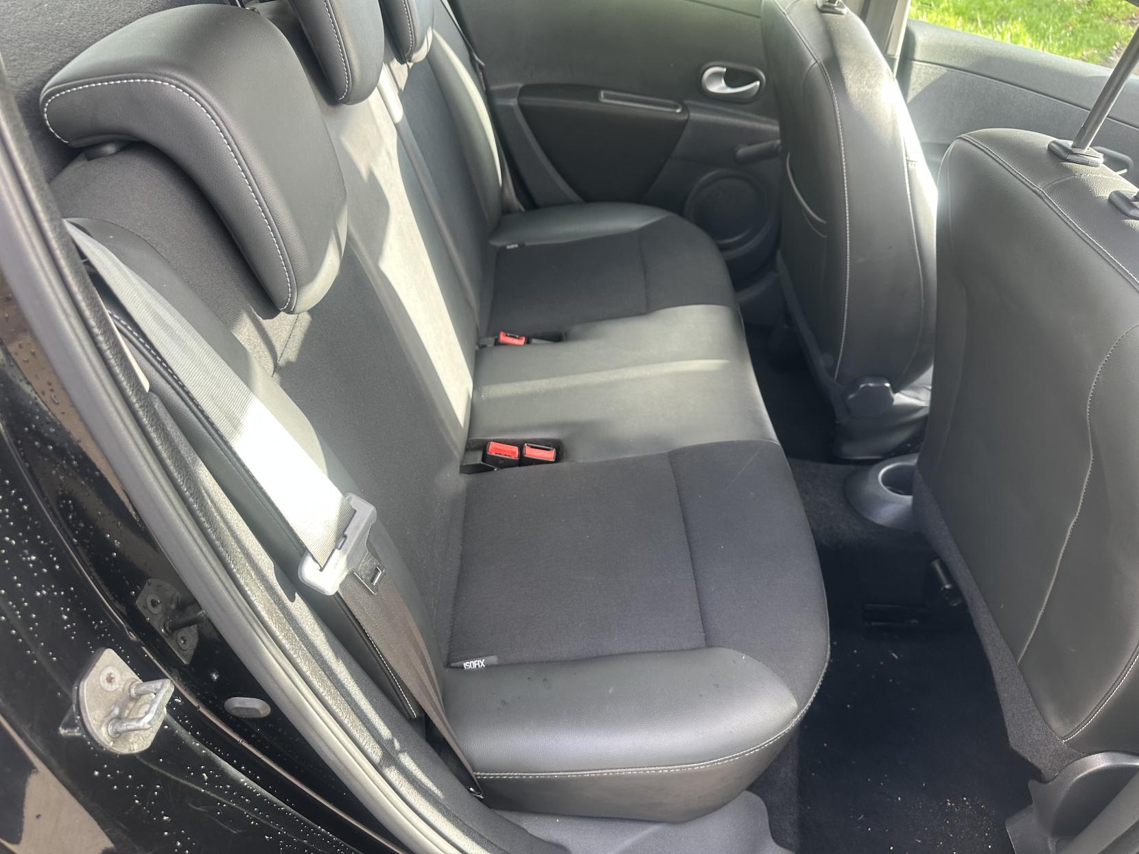 Renault Clio 1.2 Dynamique TomTom Hatchback 5dr Petrol Manual Euro 5 (75 ps)