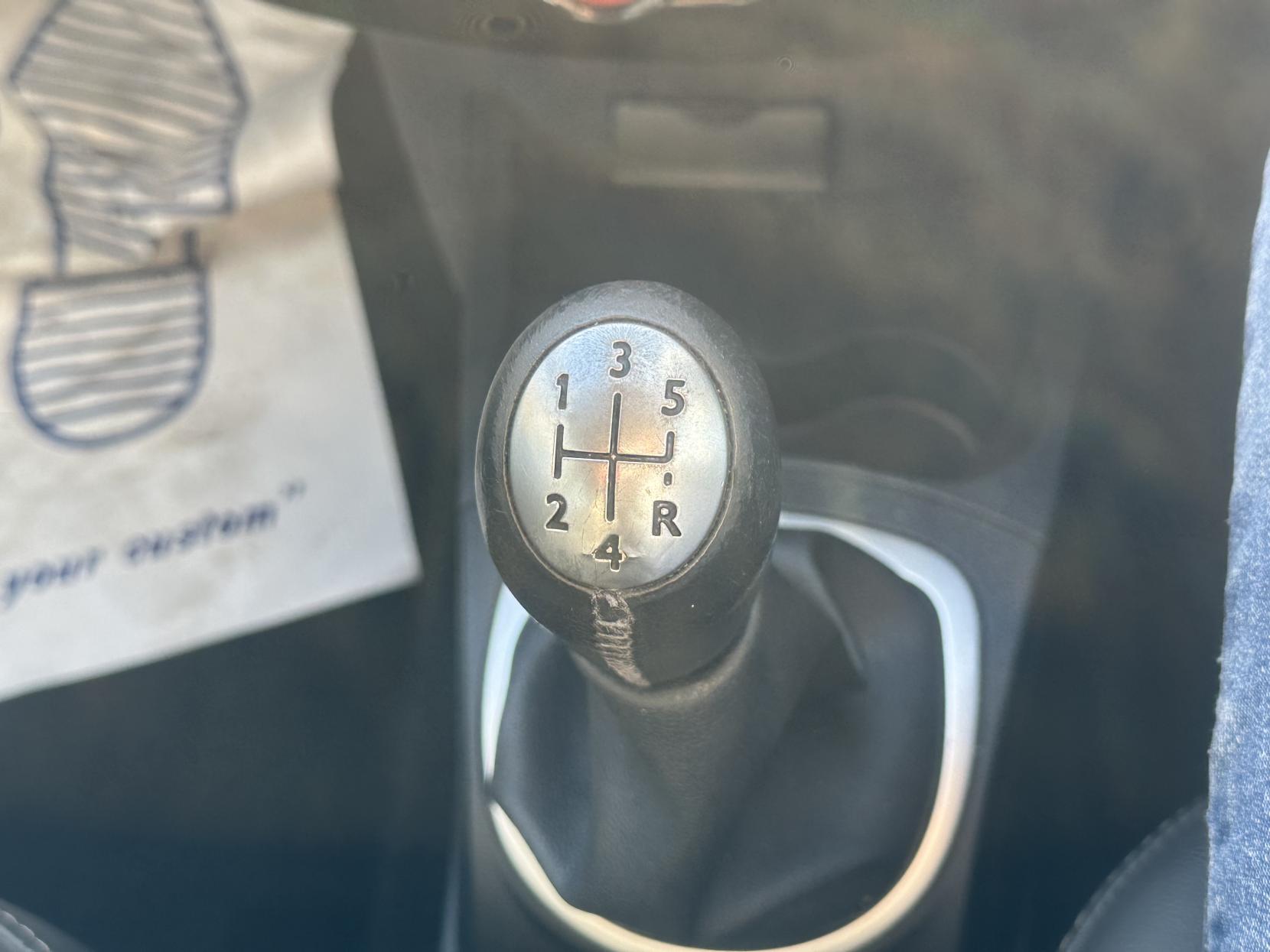 Renault Clio 1.2 Dynamique TomTom Hatchback 5dr Petrol Manual Euro 5 (75 ps)