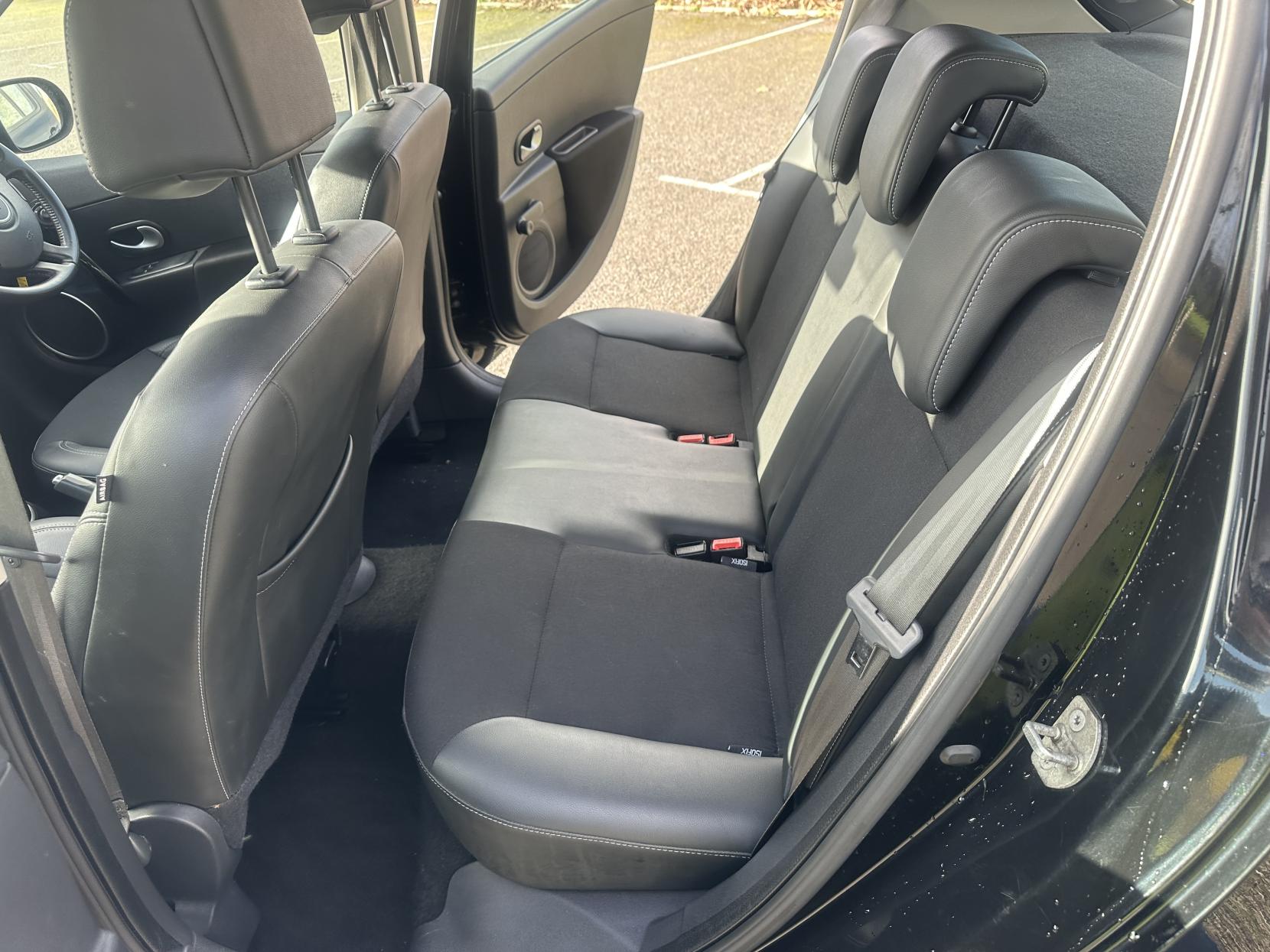 Renault Clio 1.2 Dynamique TomTom Hatchback 5dr Petrol Manual Euro 5 (75 ps)