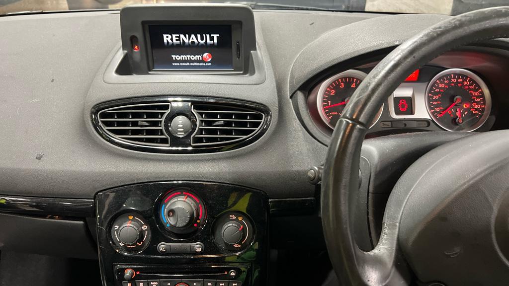 Renault Clio 1.2 Dynamique TomTom Hatchback 5dr Petrol Manual Euro 5 (75 ps)