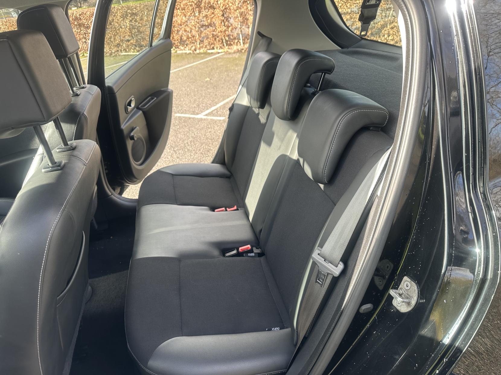 Renault Clio 1.2 Dynamique TomTom Hatchback 5dr Petrol Manual Euro 5 (75 ps)