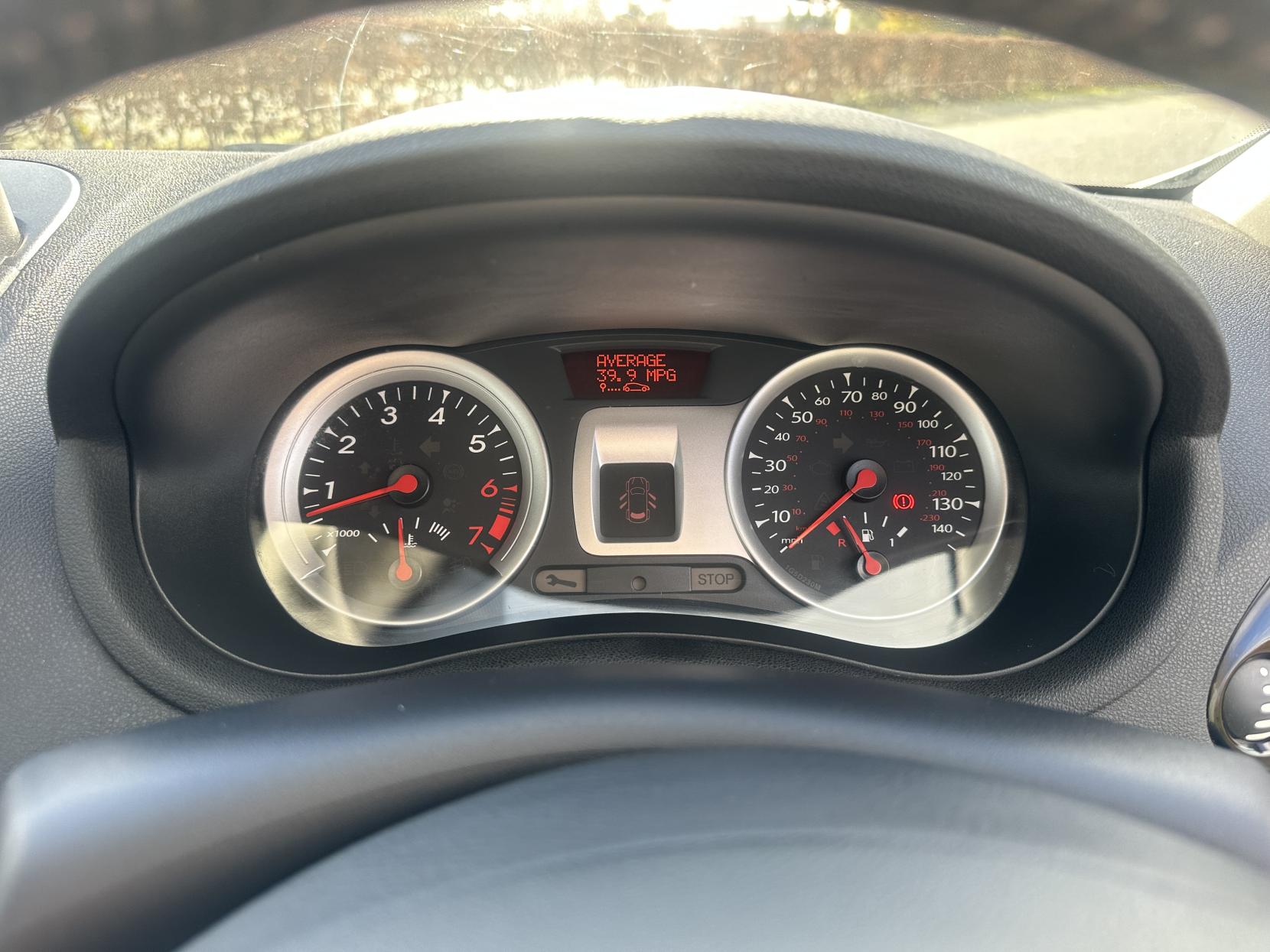 Renault Clio 1.2 Dynamique TomTom Hatchback 5dr Petrol Manual Euro 5 (75 ps)