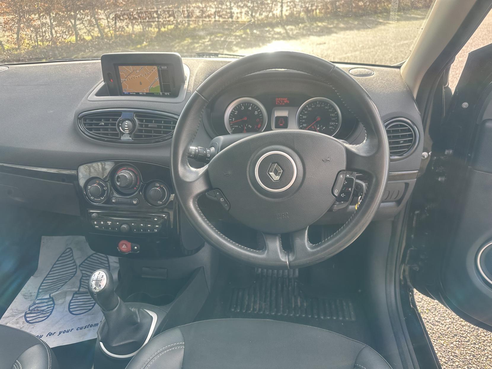 Renault Clio 1.2 Dynamique TomTom Hatchback 5dr Petrol Manual Euro 5 (75 ps)