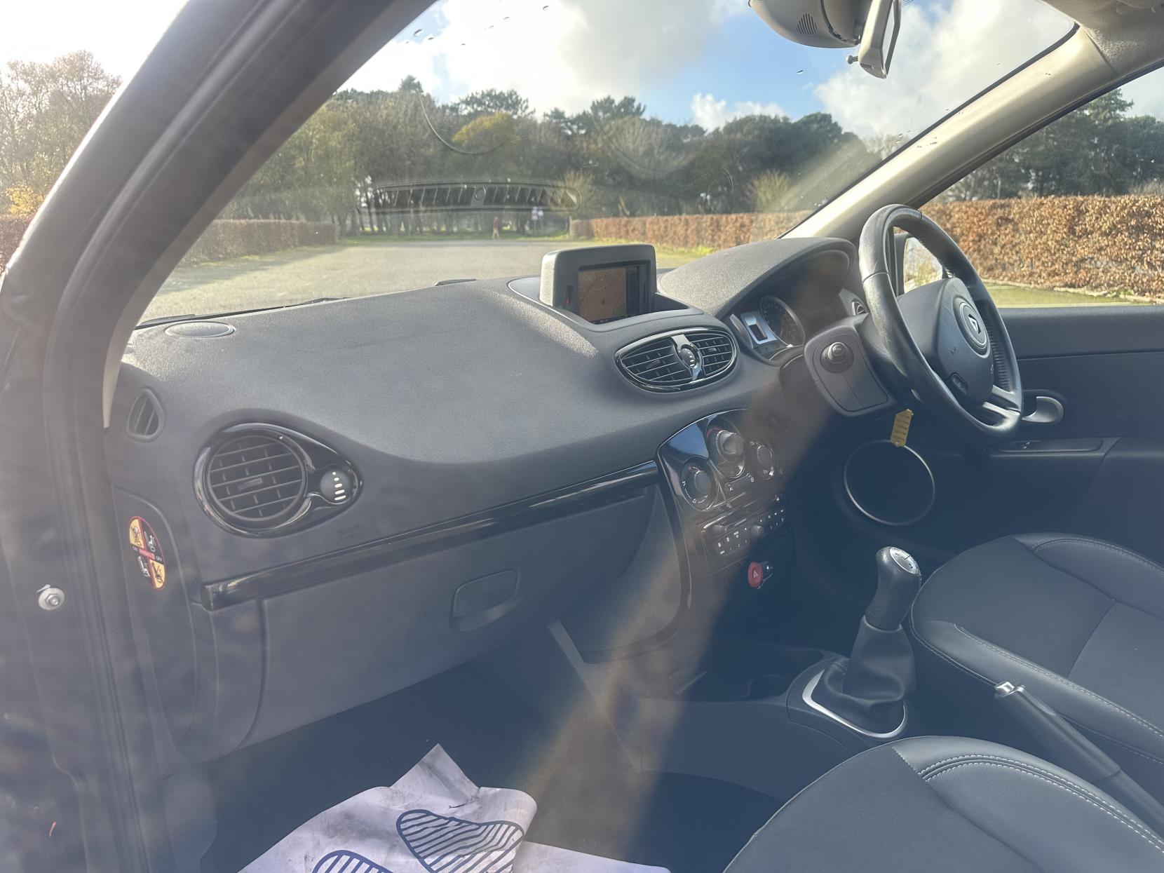 Renault Clio 1.2 Dynamique TomTom Hatchback 5dr Petrol Manual Euro 5 (75 ps)