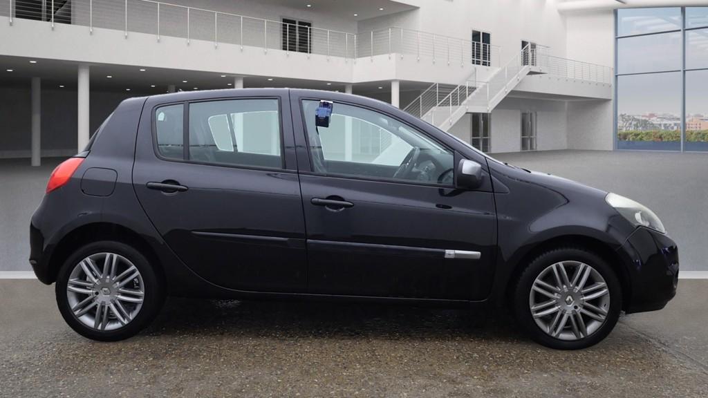 Renault Clio 1.2 Dynamique TomTom Hatchback 5dr Petrol Manual Euro 5 (75 ps)