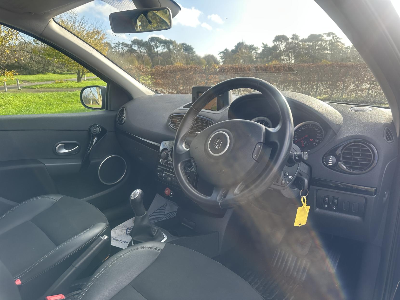 Renault Clio 1.2 Dynamique TomTom Hatchback 5dr Petrol Manual Euro 5 (75 ps)