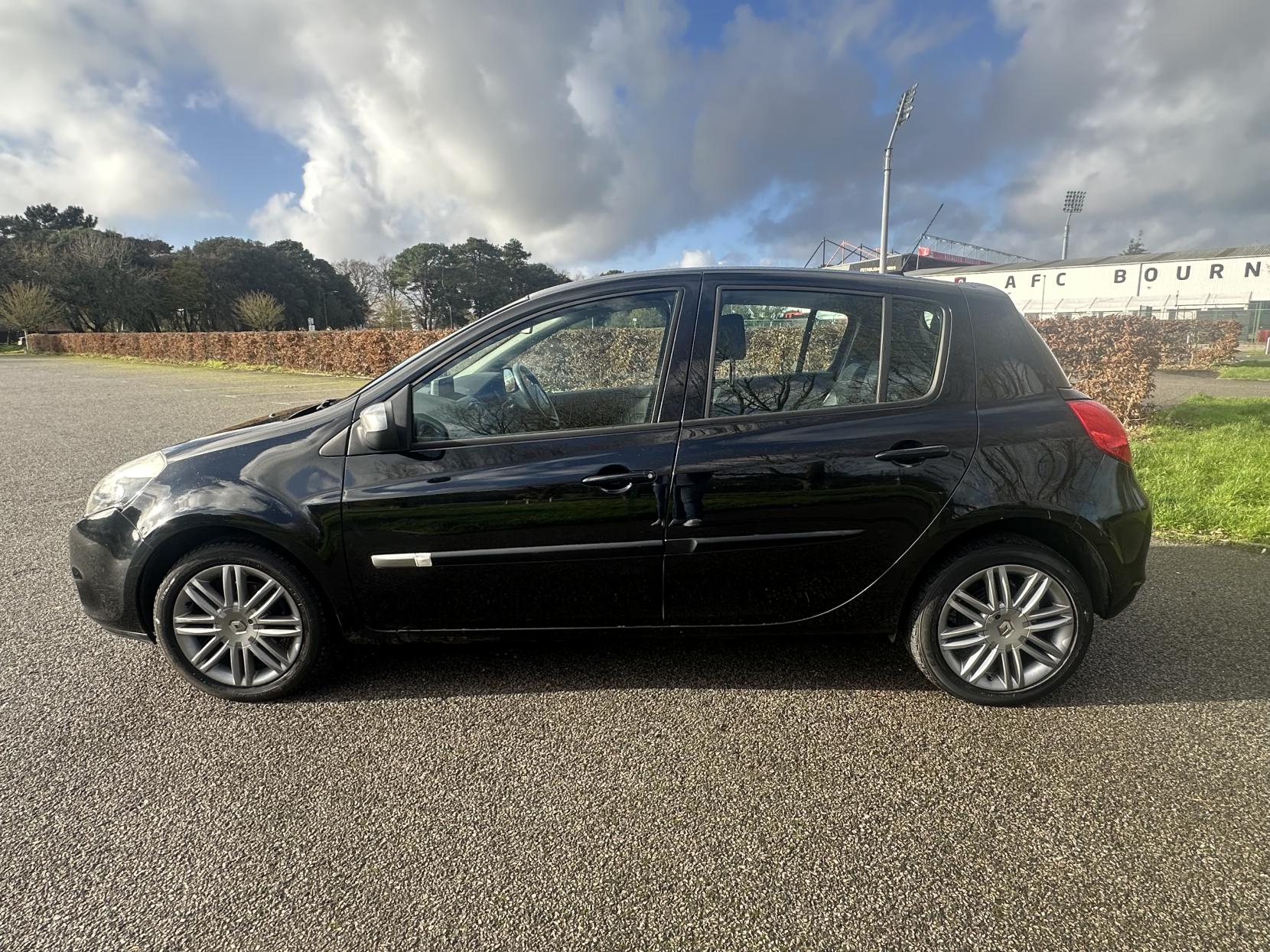 Renault Clio 1.2 Dynamique TomTom Hatchback 5dr Petrol Manual Euro 5 (75 ps)