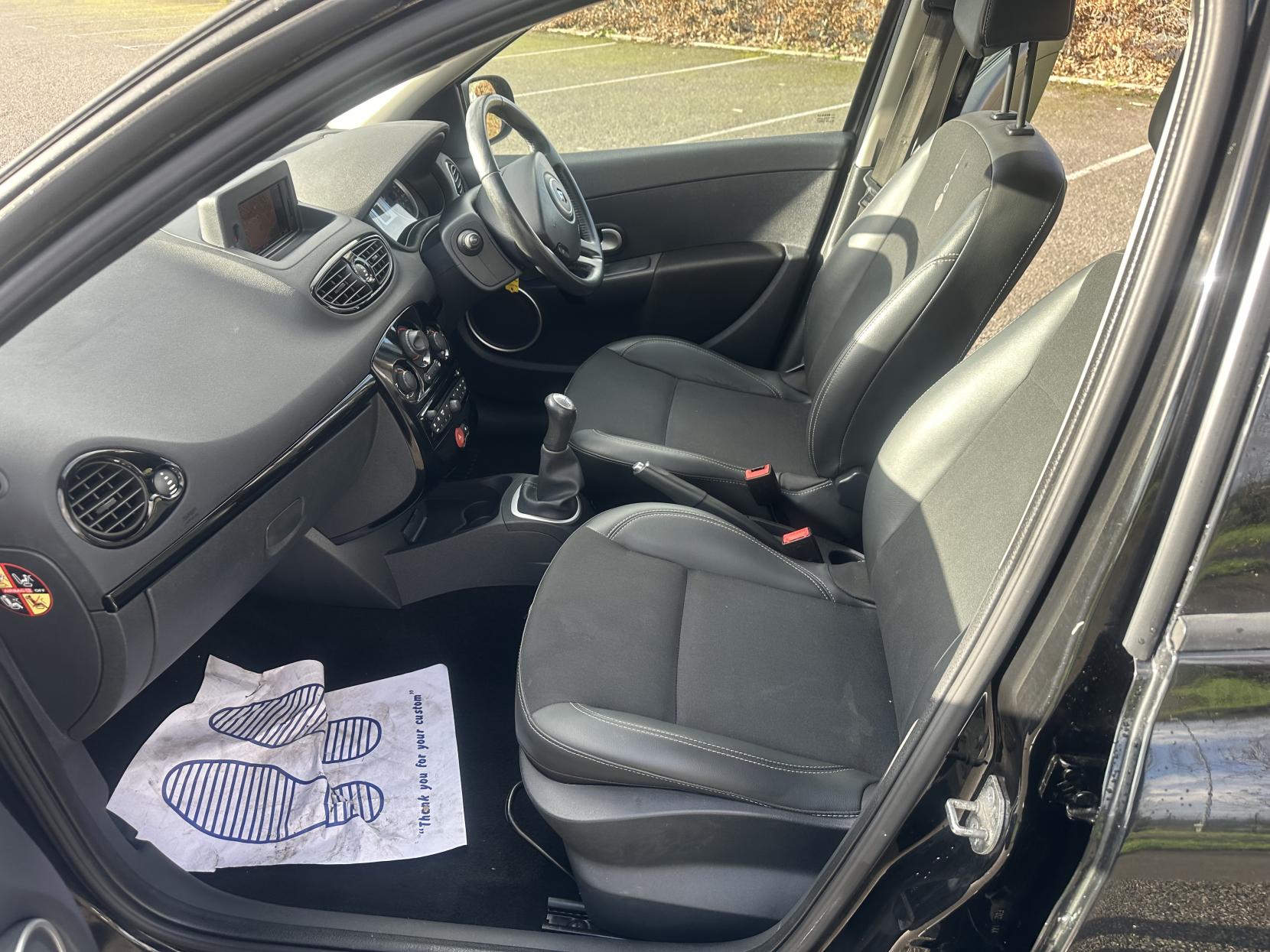 Renault Clio 1.2 Dynamique TomTom Hatchback 5dr Petrol Manual Euro 5 (75 ps)