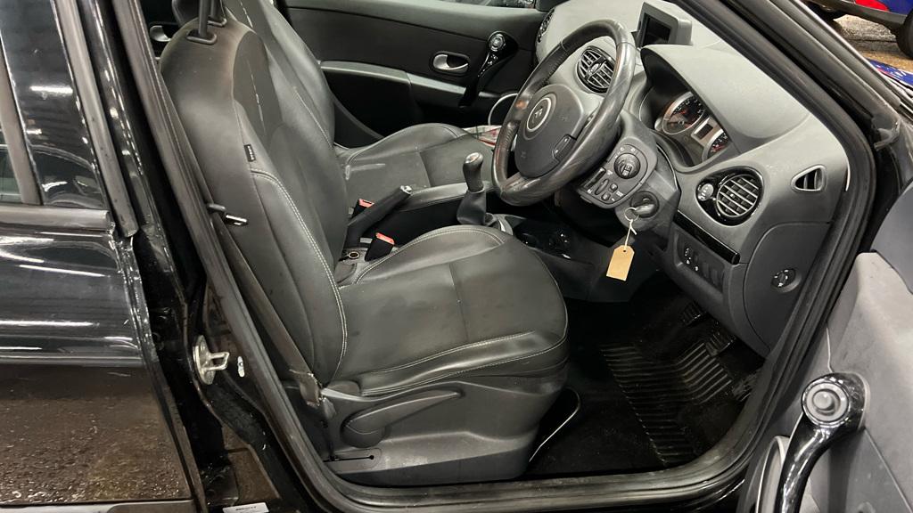 Renault Clio 1.2 Dynamique TomTom Hatchback 5dr Petrol Manual Euro 5 (75 ps)