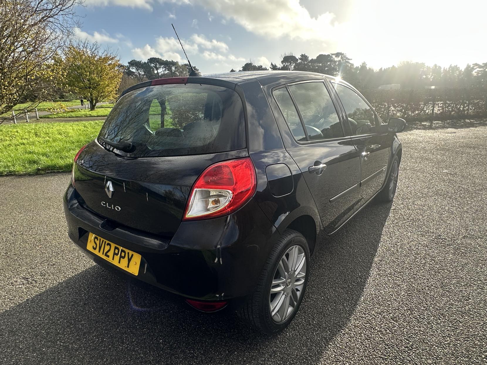 Renault Clio 1.2 Dynamique TomTom Hatchback 5dr Petrol Manual Euro 5 (75 ps)