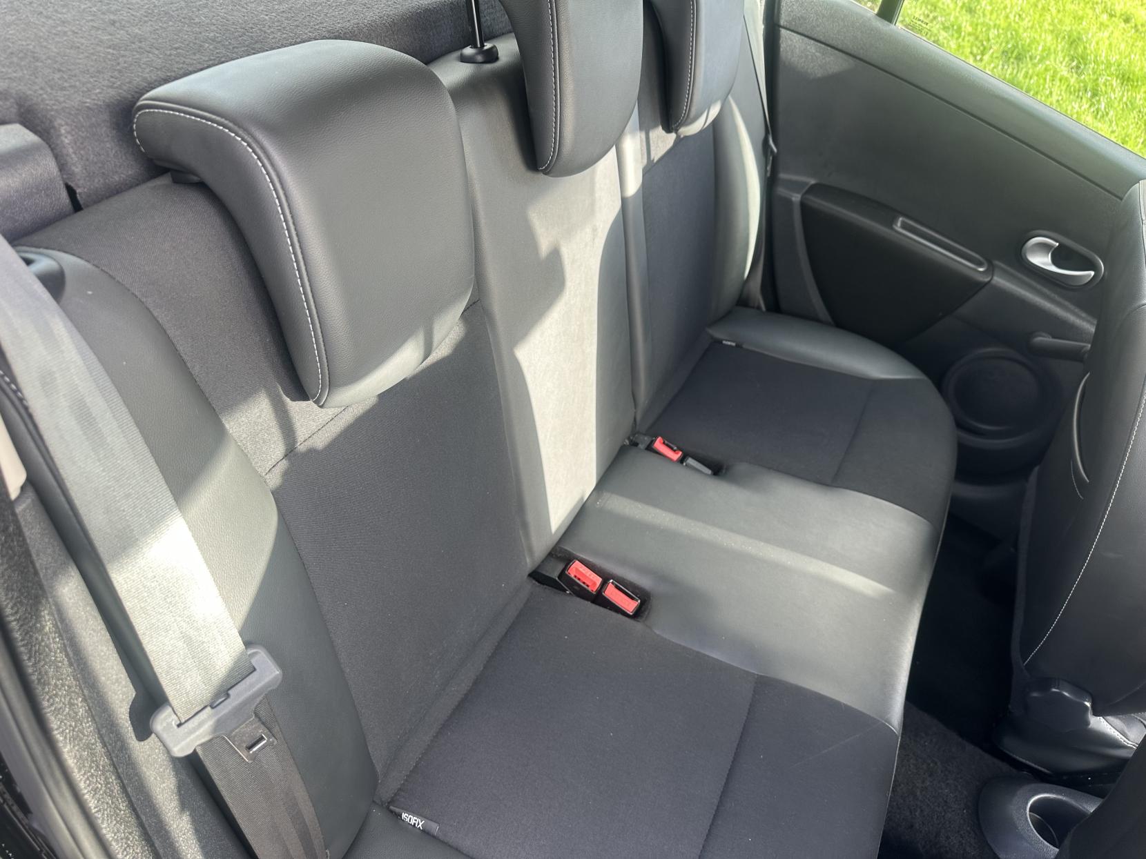 Renault Clio 1.2 Dynamique TomTom Hatchback 5dr Petrol Manual Euro 5 (75 ps)