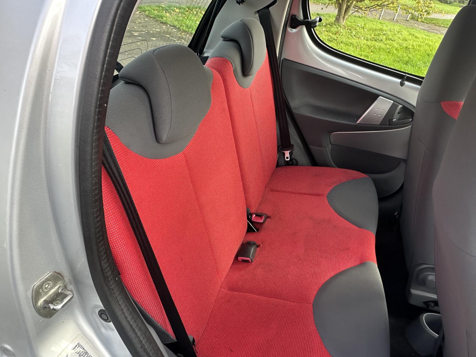 Peugeot 107 1.0 12V Urban Move Hatchback 5dr Petrol Manual Euro 4 (68 ps)