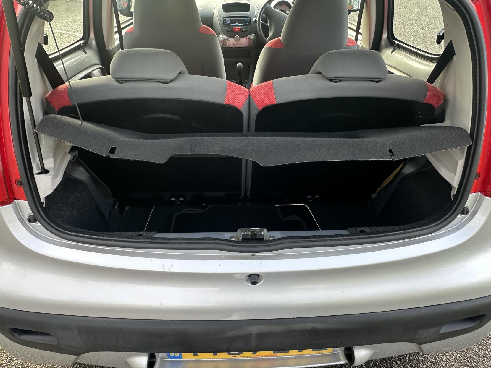 Peugeot 107 1.0 12V Urban Move Hatchback 5dr Petrol Manual Euro 4 (68 ps)