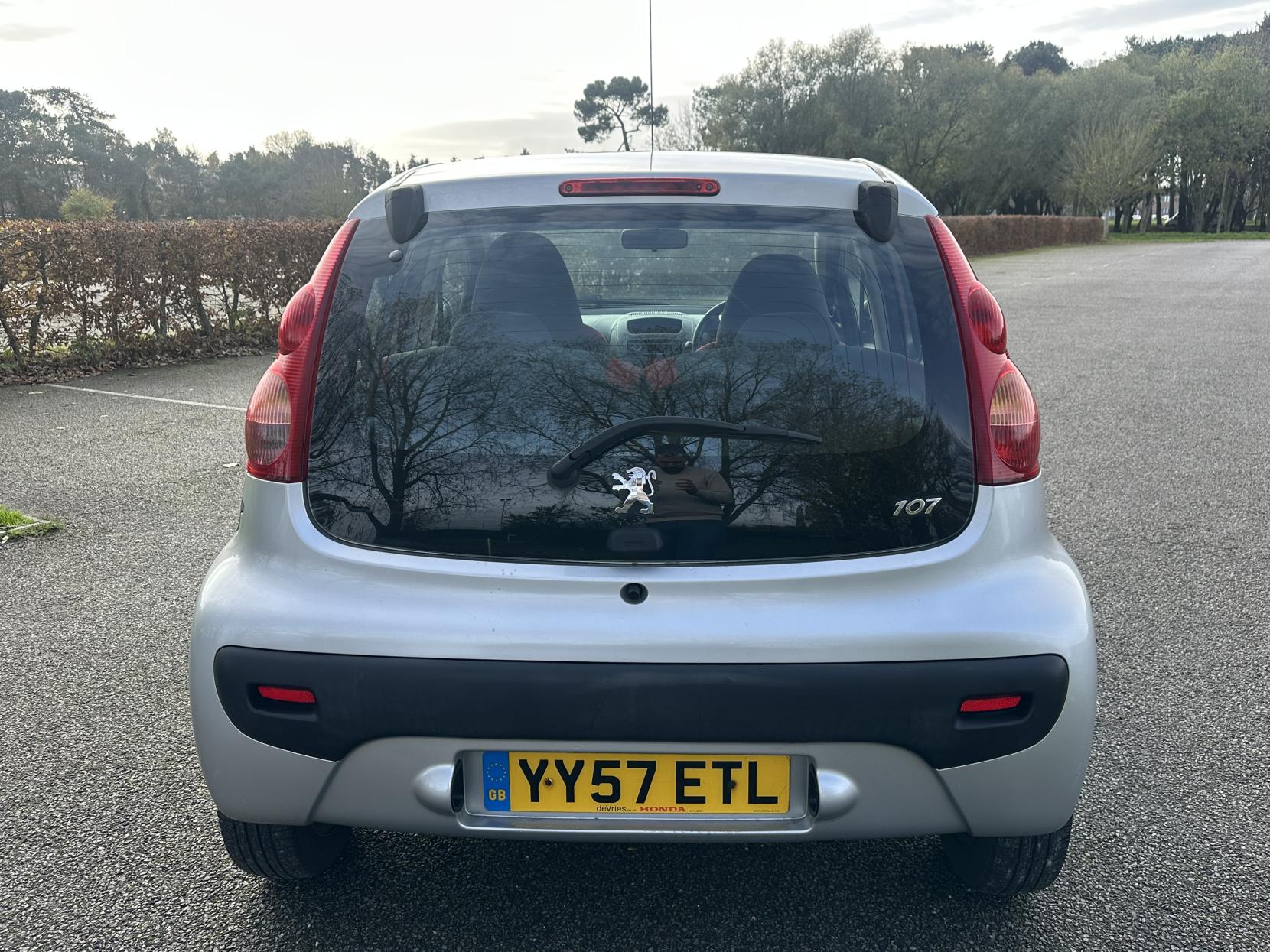 Peugeot 107 1.0 12V Urban Move Hatchback 5dr Petrol Manual Euro 4 (68 ps)