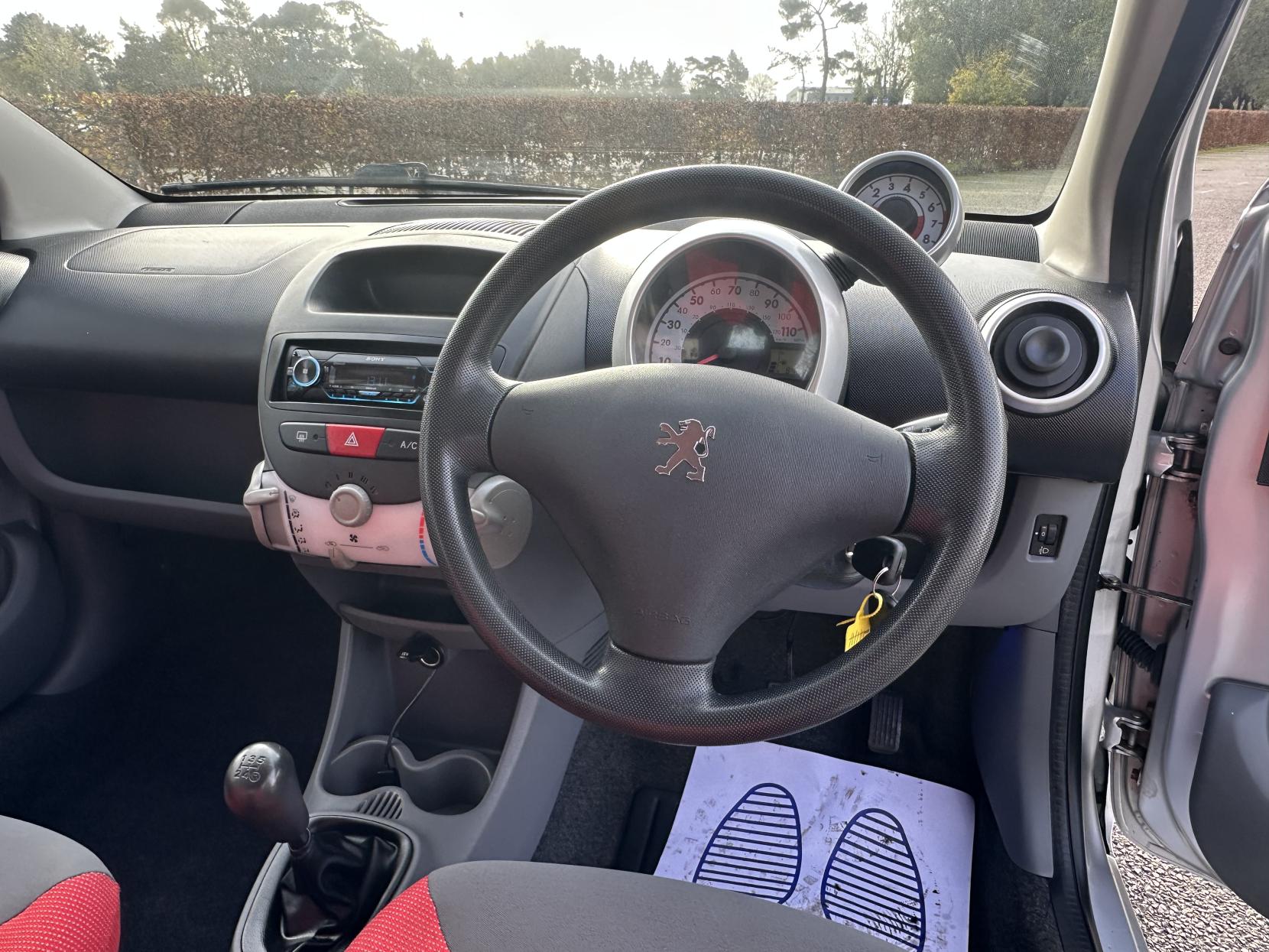 Peugeot 107 1.0 12V Urban Move Hatchback 5dr Petrol Manual Euro 4 (68 ps)