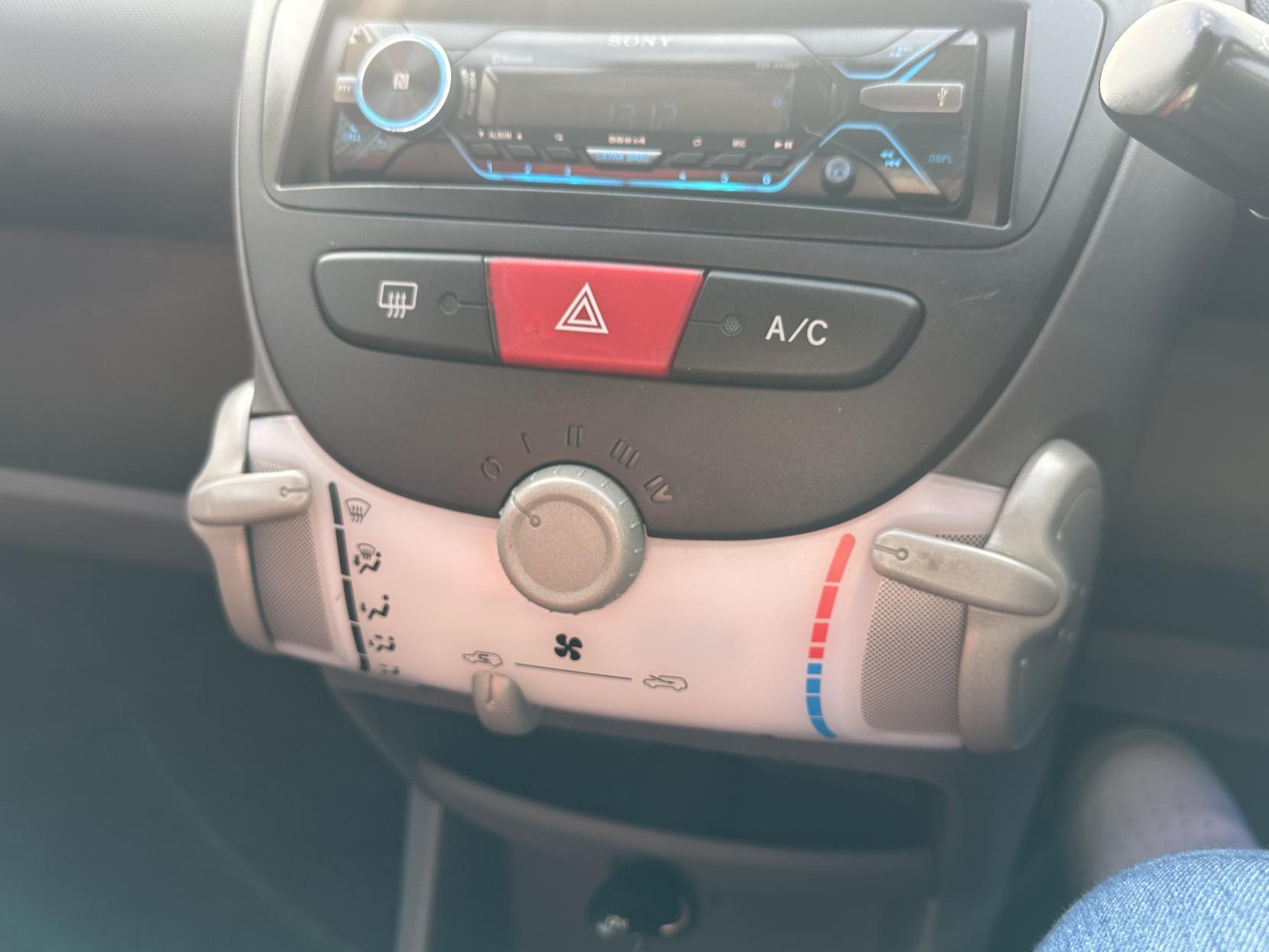 Peugeot 107 1.0 12V Urban Move Hatchback 5dr Petrol Manual Euro 4 (68 ps)