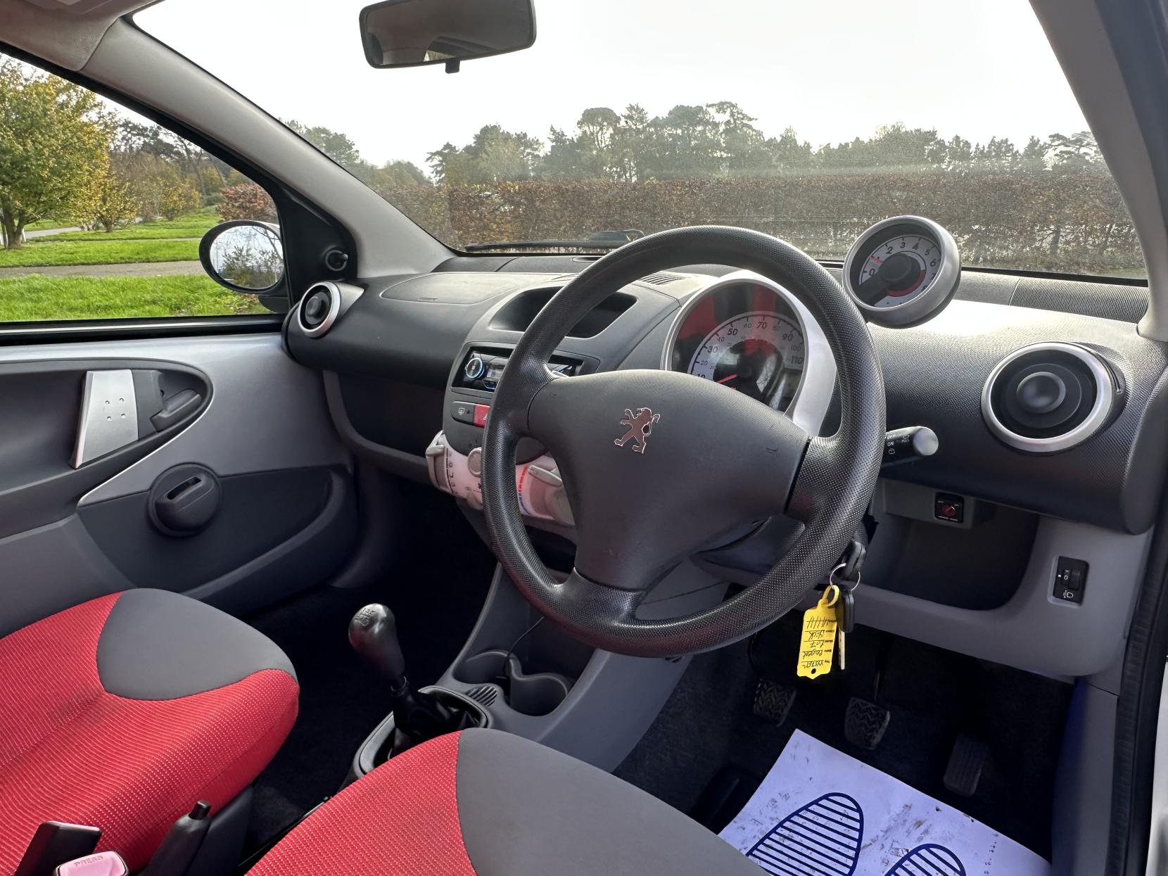 Peugeot 107 1.0 12V Urban Move Hatchback 5dr Petrol Manual Euro 4 (68 ps)