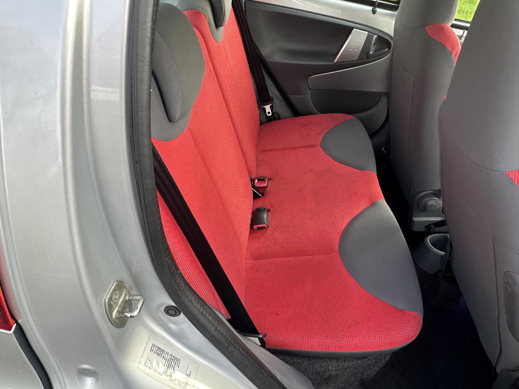 Peugeot 107 1.0 12V Urban Move Hatchback 5dr Petrol Manual Euro 4 (68 ps)