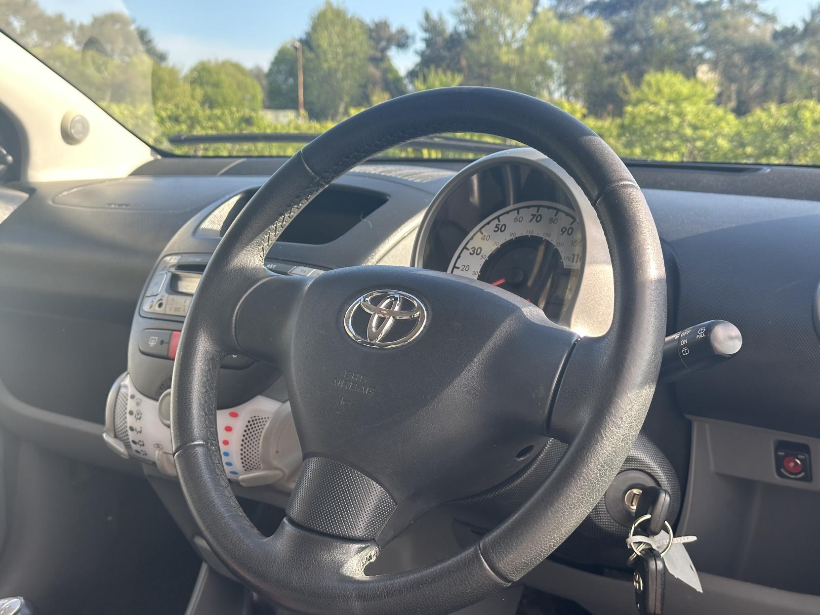 Toyota AYGO 1.0 VVT-i Ice Hatchback 5dr Petrol Manual Euro 5 (67 ps)
