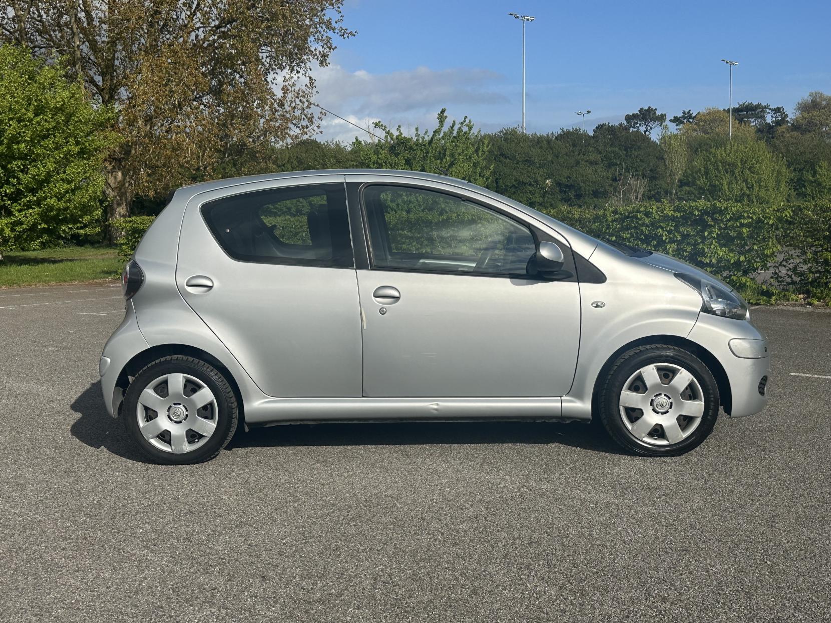 Toyota AYGO 1.0 VVT-i Ice Hatchback 5dr Petrol Manual Euro 5 (67 ps)