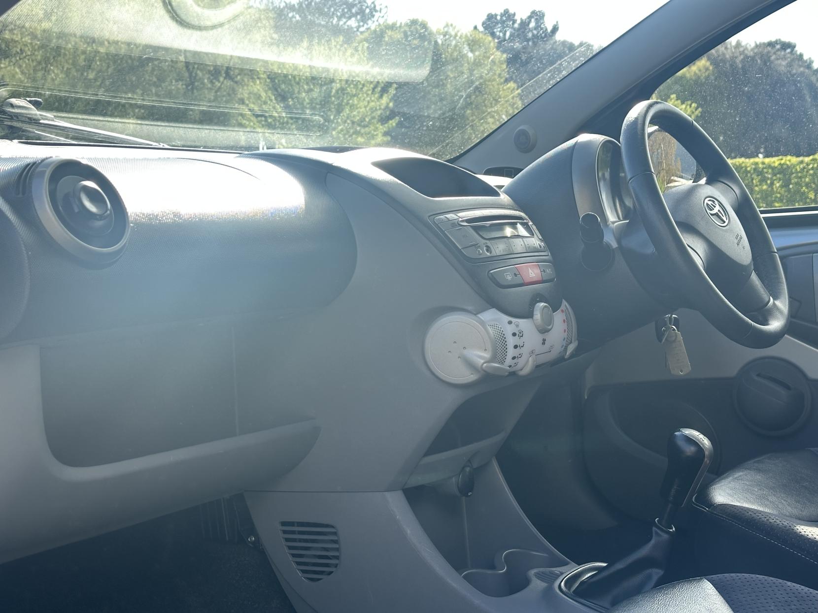 Toyota AYGO 1.0 VVT-i Ice Hatchback 5dr Petrol Manual Euro 5 (67 ps)