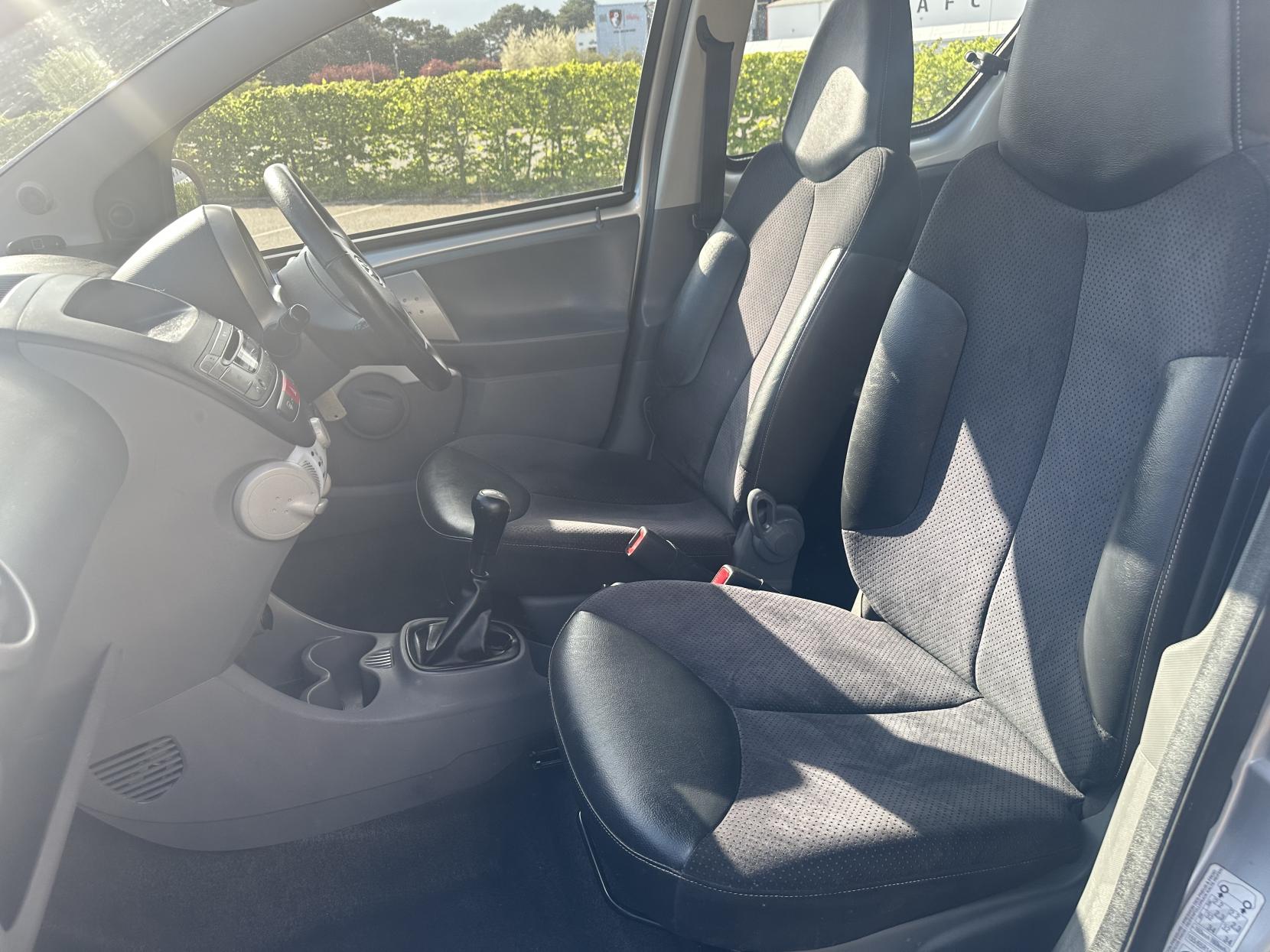Toyota AYGO 1.0 VVT-i Ice Hatchback 5dr Petrol Manual Euro 5 (67 ps)