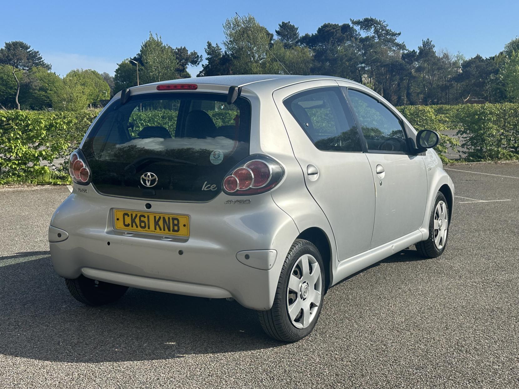Toyota AYGO 1.0 VVT-i Ice Hatchback 5dr Petrol Manual Euro 5 (67 ps)