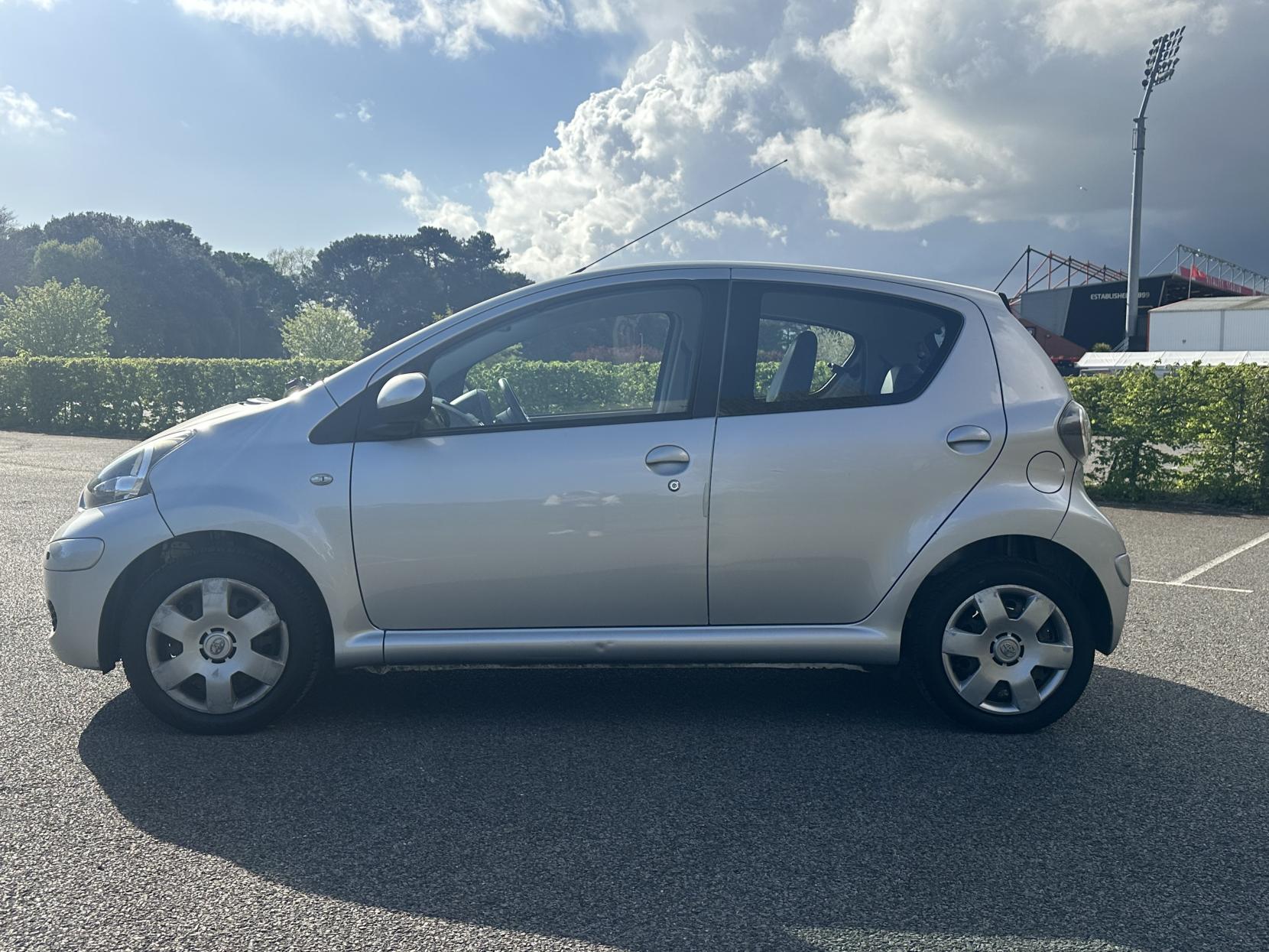 Toyota AYGO 1.0 VVT-i Ice Hatchback 5dr Petrol Manual Euro 5 (67 ps)