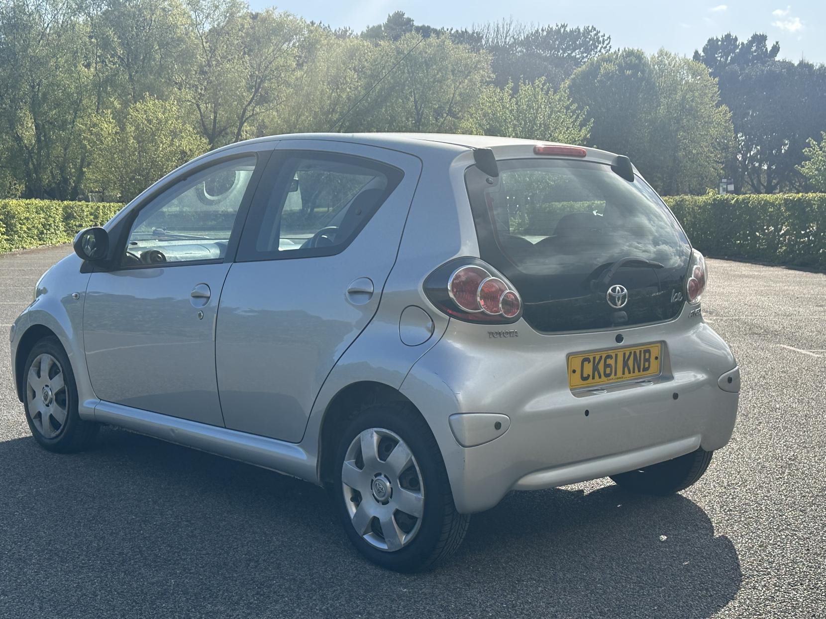 Toyota AYGO 1.0 VVT-i Ice Hatchback 5dr Petrol Manual Euro 5 (67 ps)