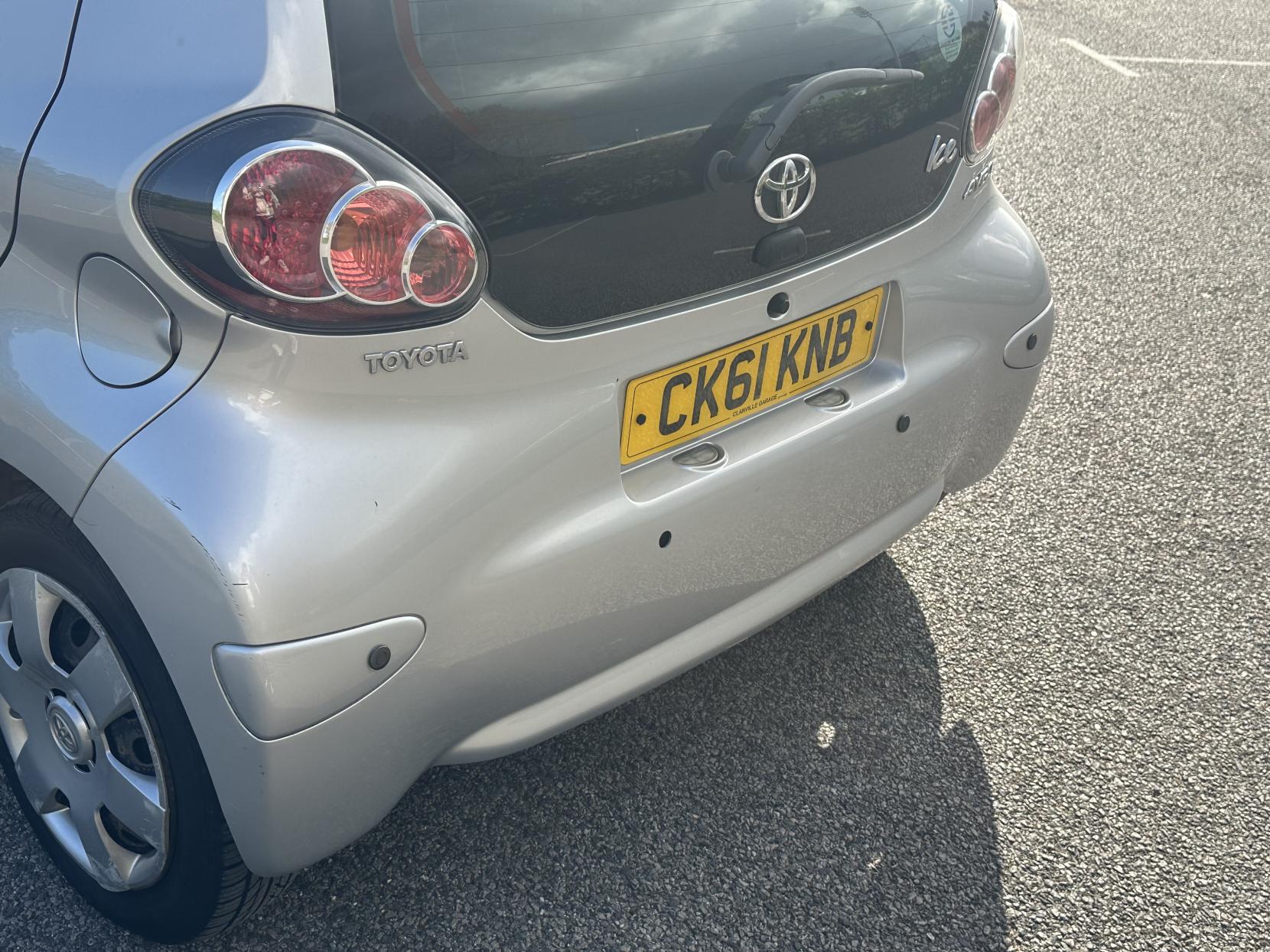 Toyota AYGO 1.0 VVT-i Ice Hatchback 5dr Petrol Manual Euro 5 (67 ps)