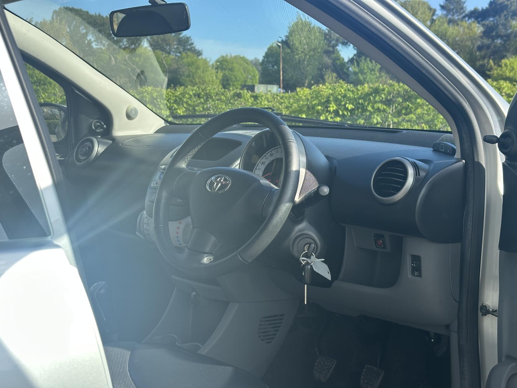 Toyota AYGO 1.0 VVT-i Ice Hatchback 5dr Petrol Manual Euro 5 (67 ps)