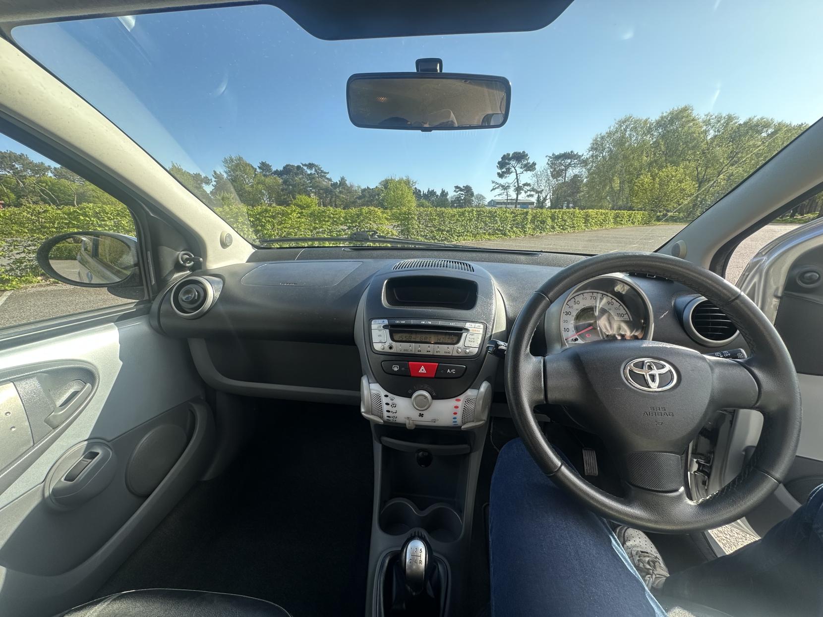Toyota AYGO 1.0 VVT-i Ice Hatchback 5dr Petrol Manual Euro 5 (67 ps)