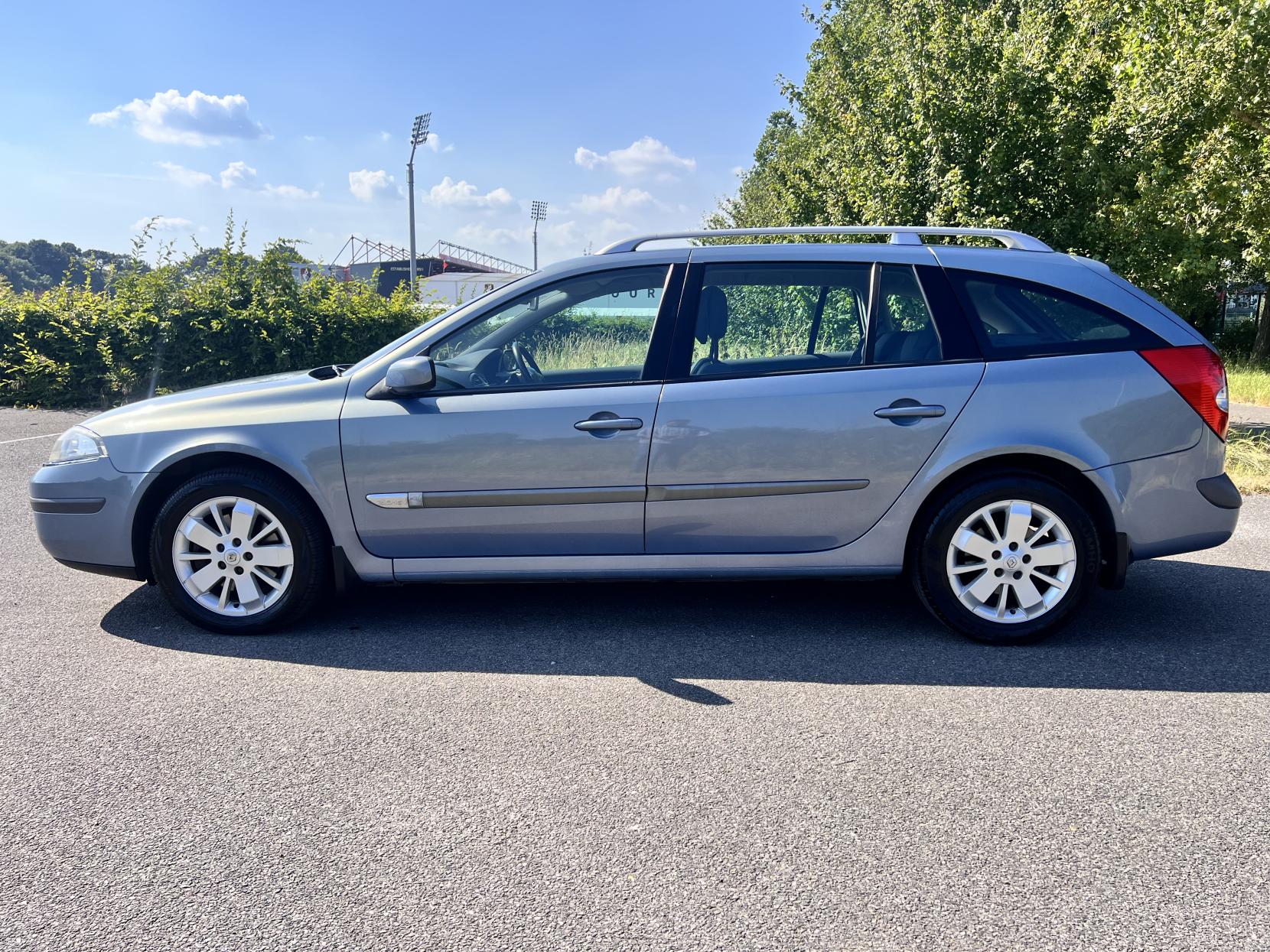 Renault Laguna 2.0 16v Expression Estate 5dr Petrol Automatic (206 g/km, 135 bhp)