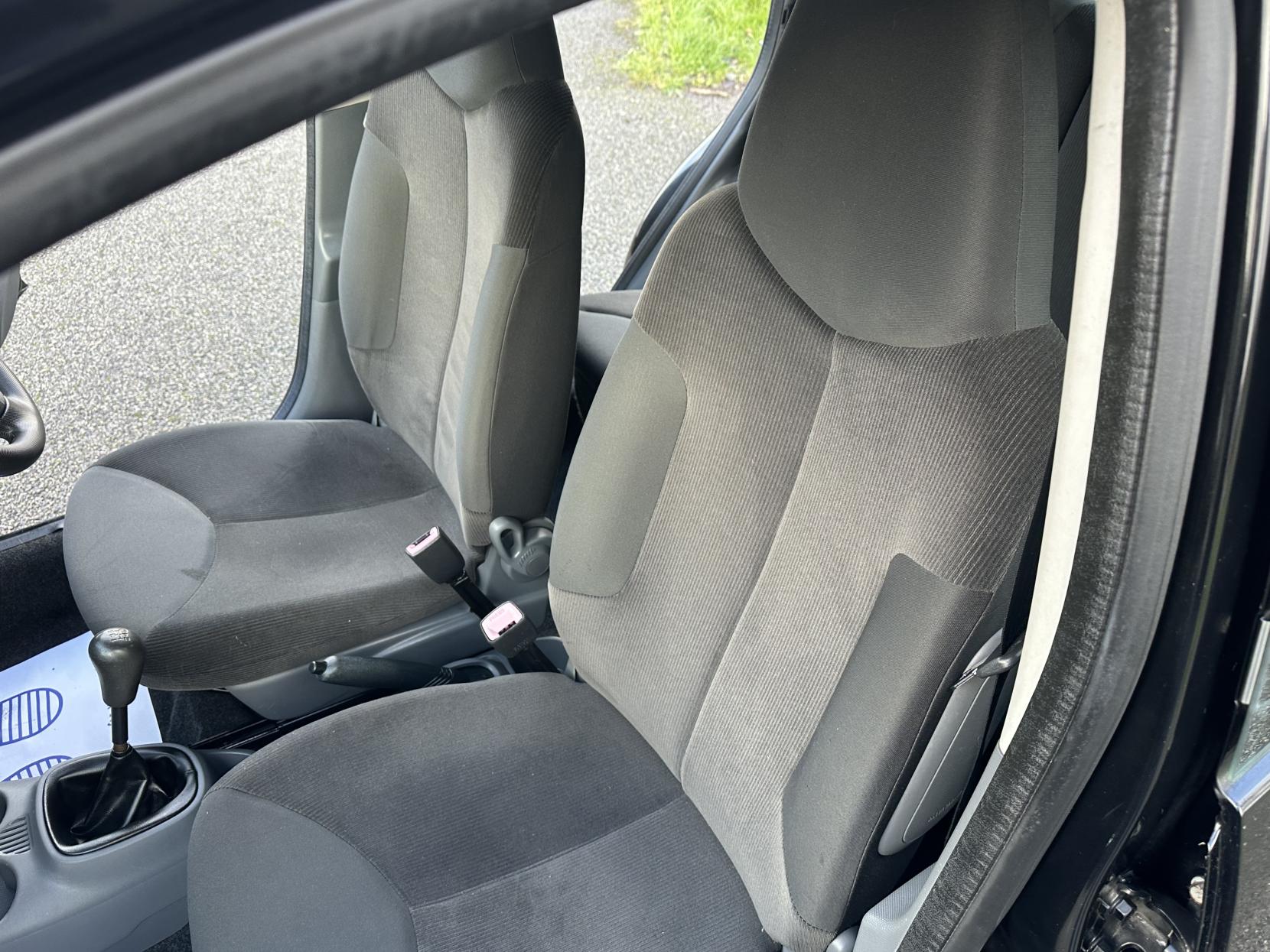 Citroen C1 1.0i Rhythm Hatchback 5dr Petrol Manual Euro 4 (67 ps)