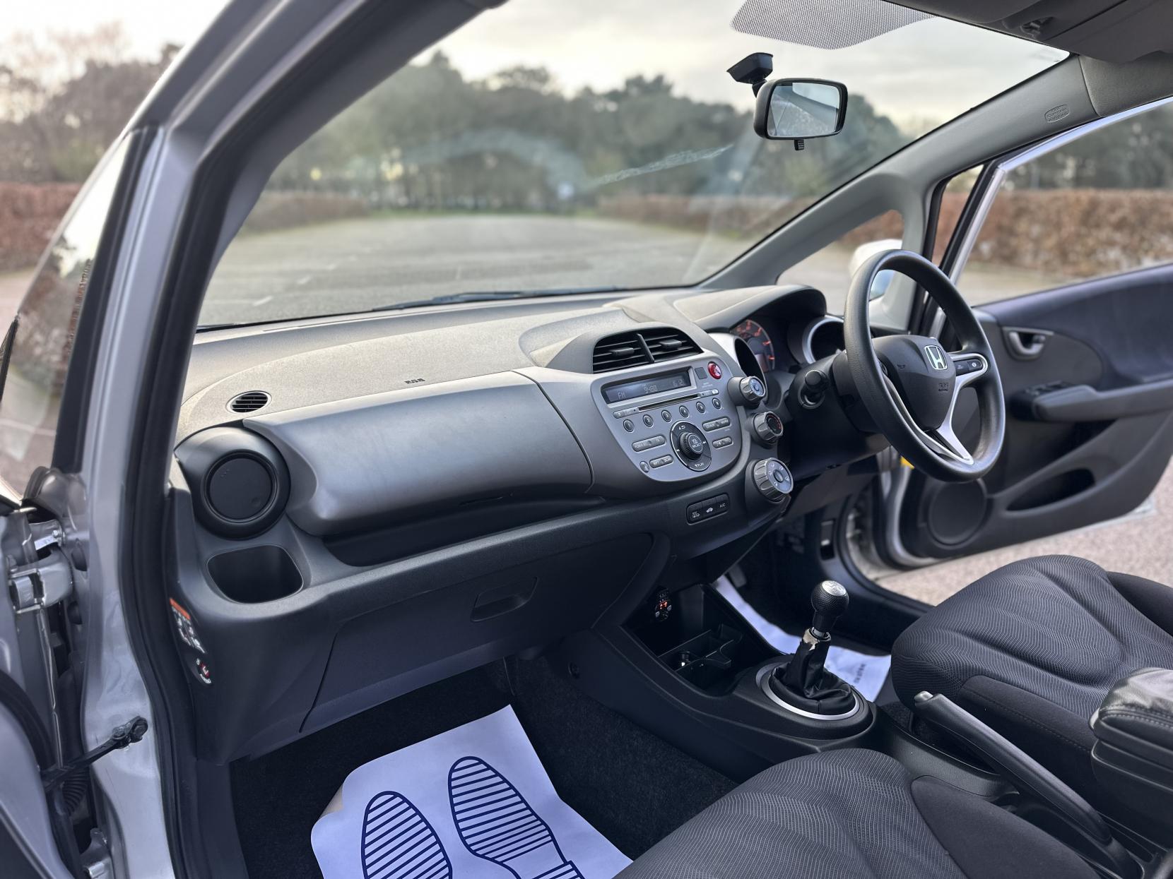 Honda Jazz 1.4 i-VTEC ES Hatchback 5dr Petrol Manual Euro 5 (99 ps)